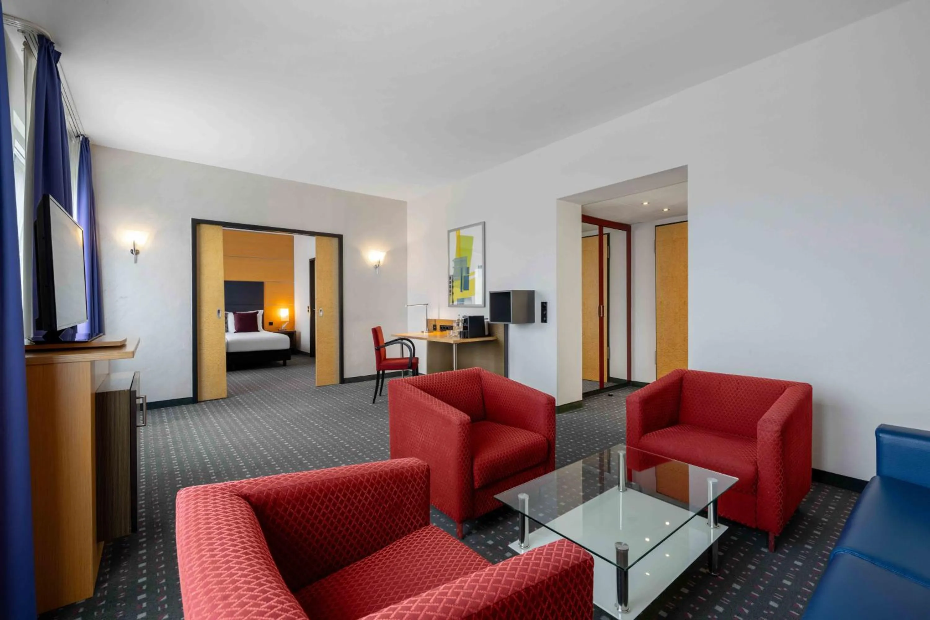TV and multimedia in Ramada by Wyndham Essen