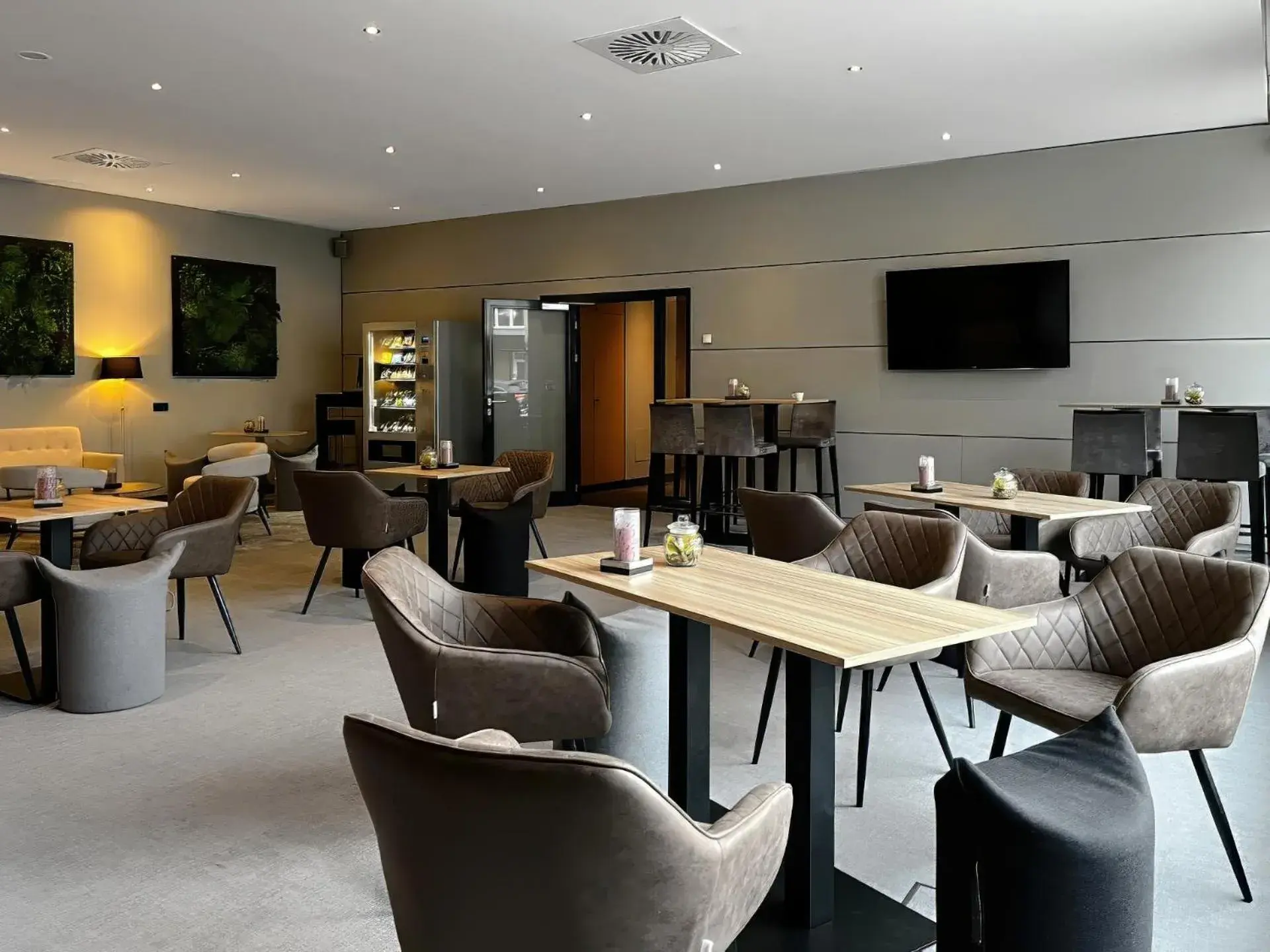 Lobby or reception in Ramada by Wyndham Essen Lobby or reception in Ramada by Wyndham Essen