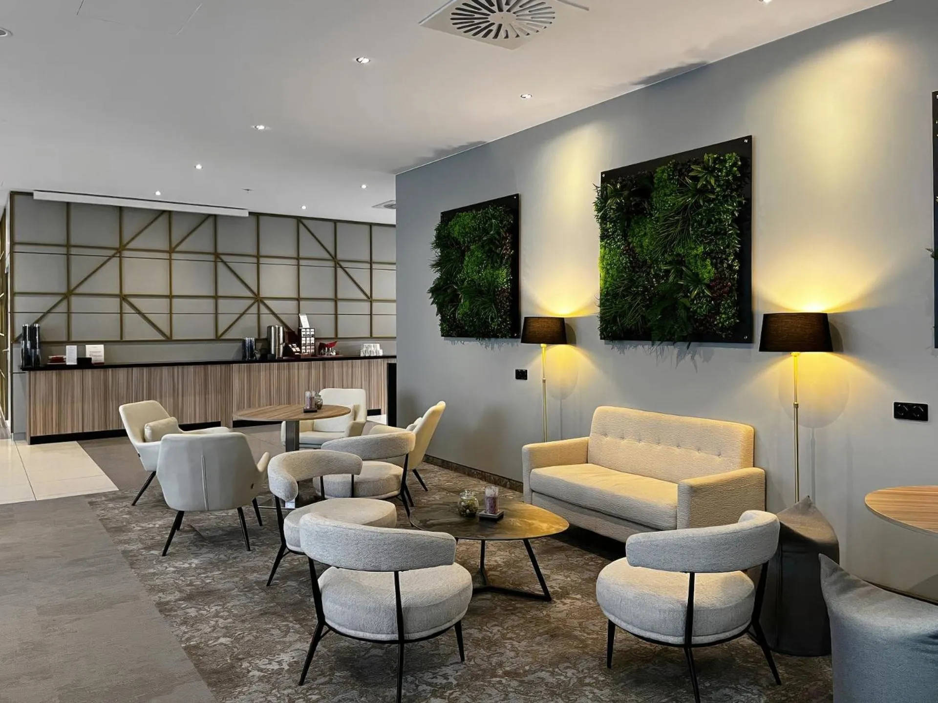 Lobby or reception in Ramada by Wyndham Essen