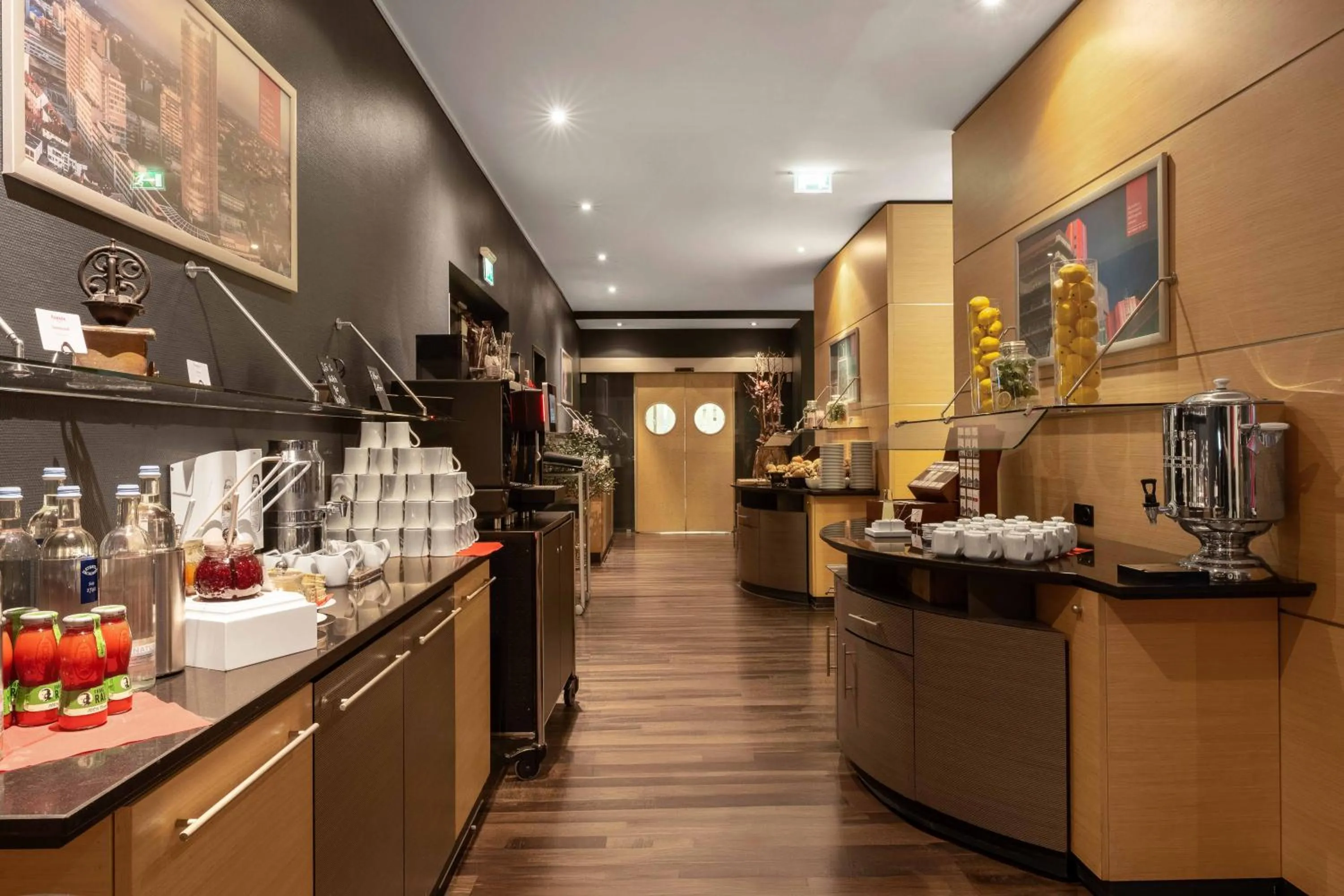 Coffee/tea facilities in Ramada by Wyndham Essen
