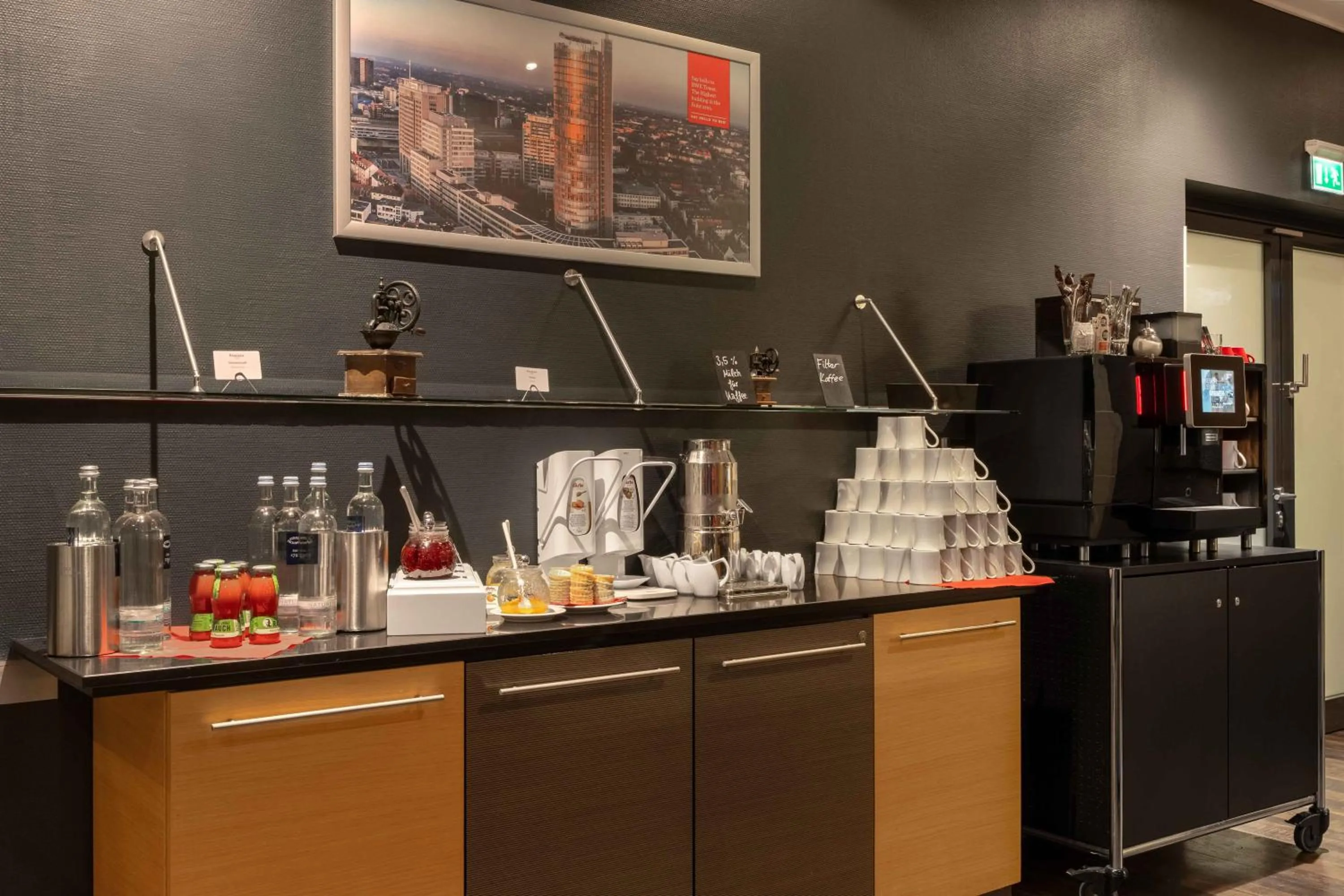 Food and drinks in Ramada by Wyndham Essen