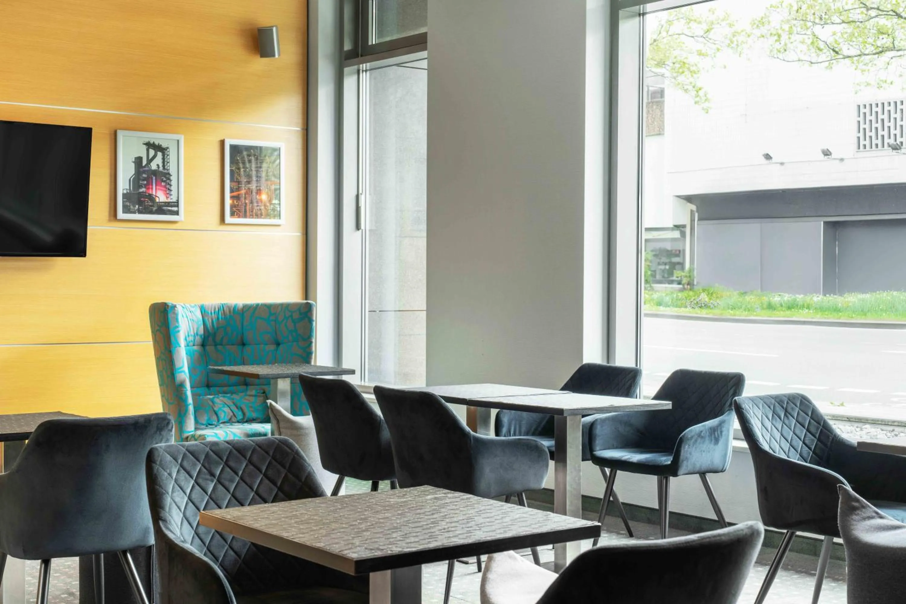 Communal lounge/ TV room in Ramada by Wyndham Essen