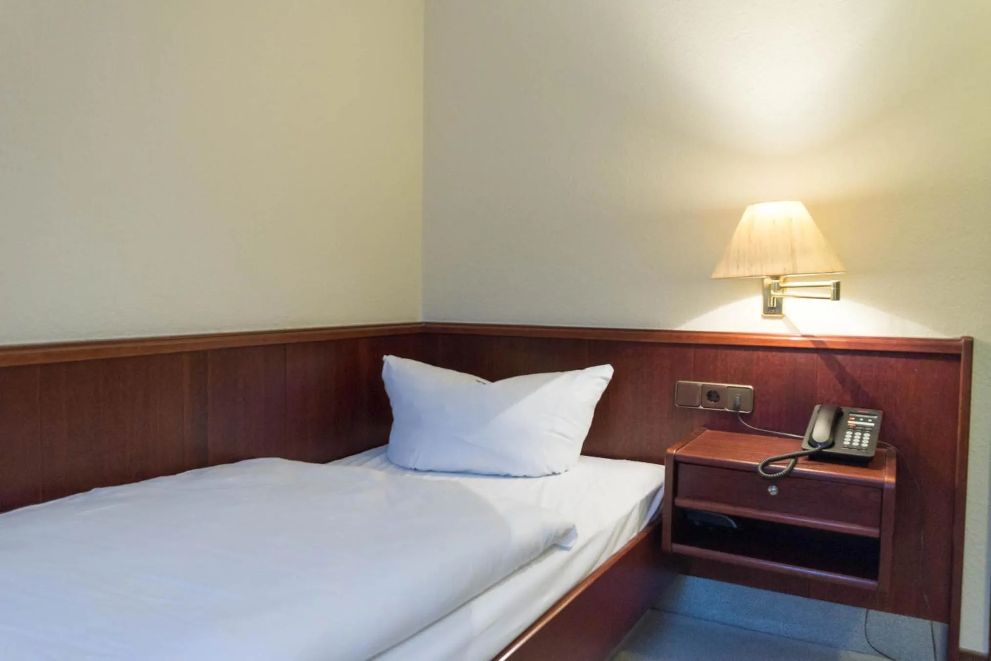 Bed in Hotel Altdeutsche Weinstuben