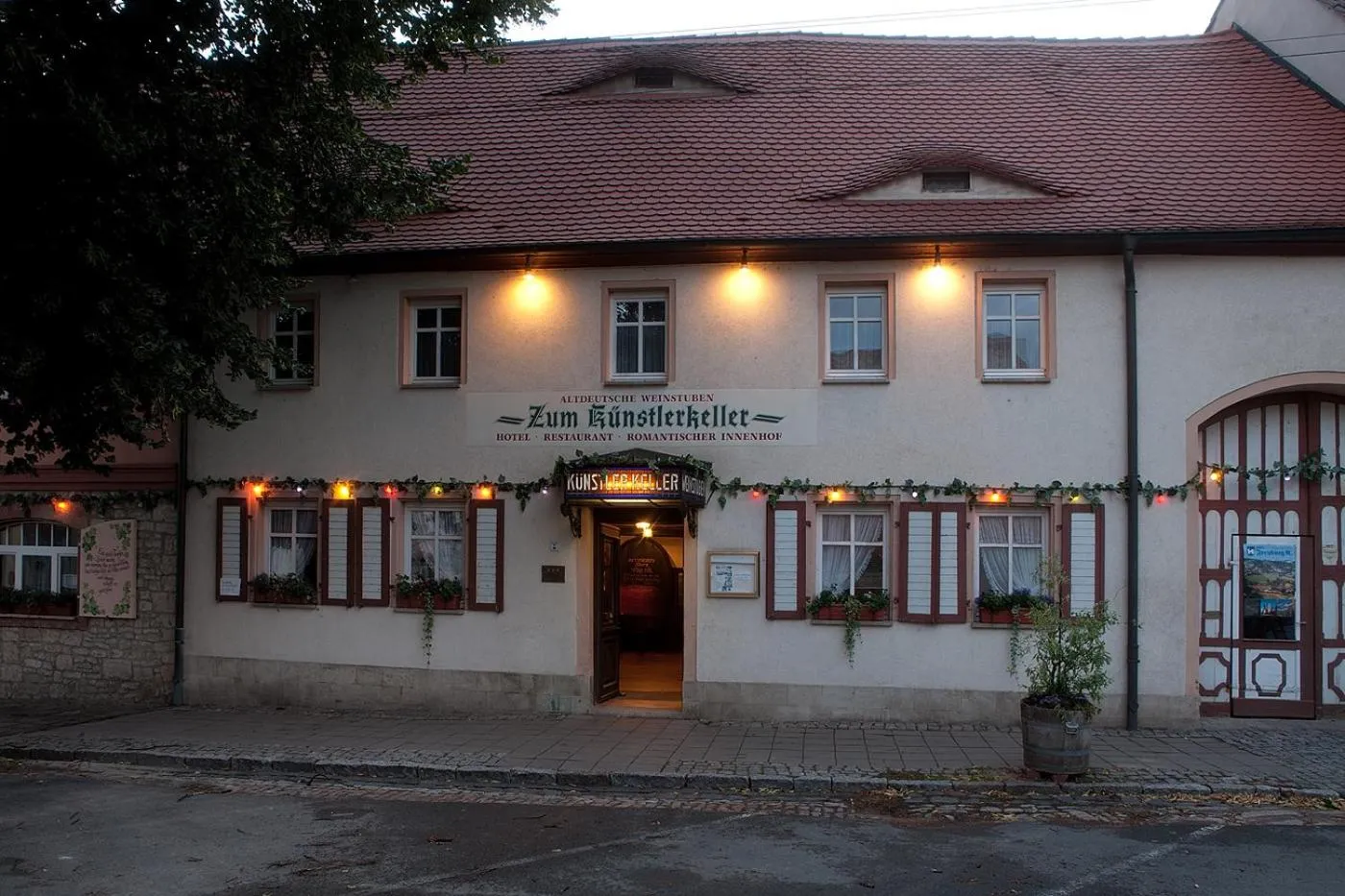 Property building in Hotel Altdeutsche Weinstuben