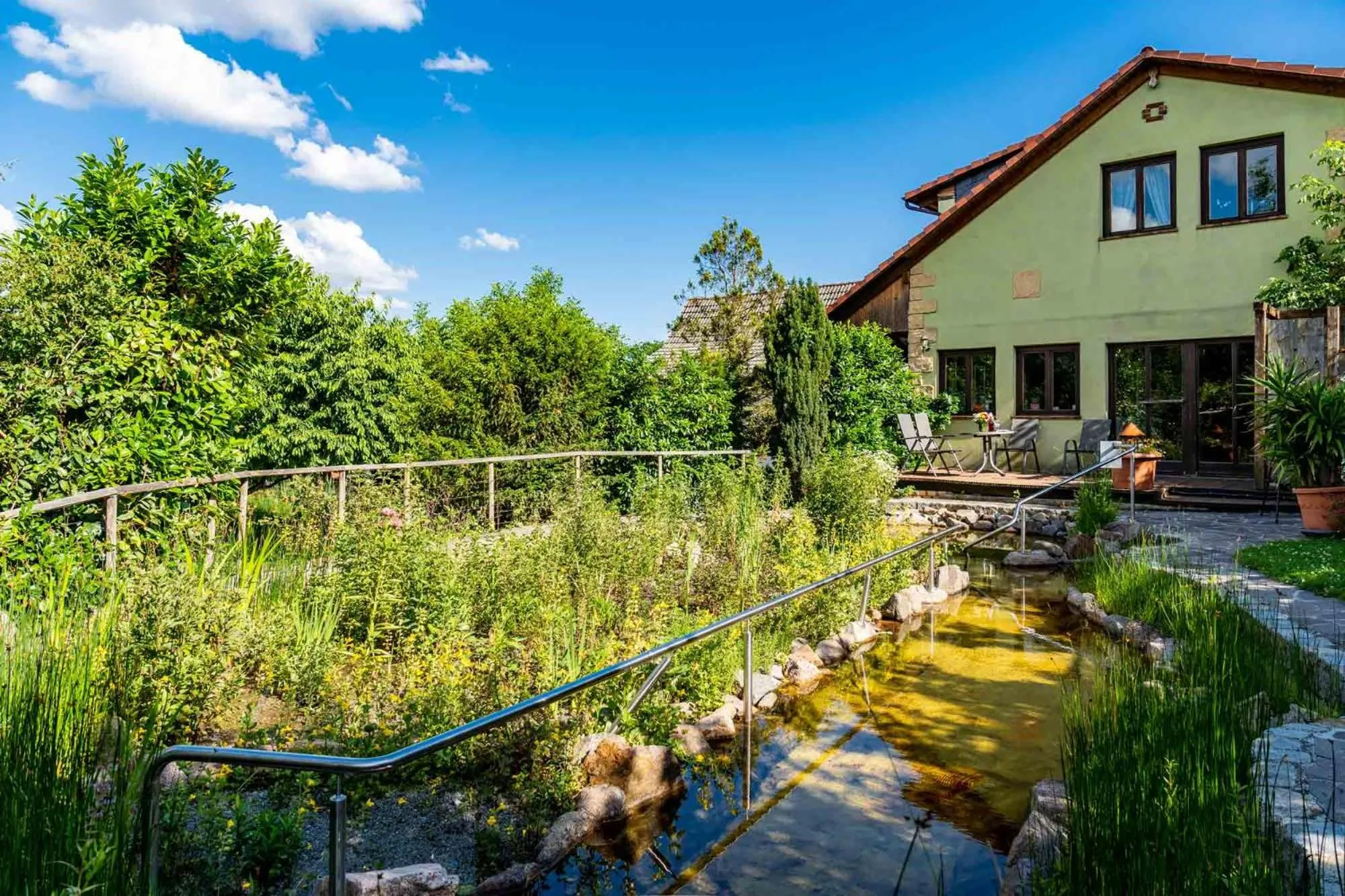 Garden in Landhotel Gut Wildberg mit Sauna