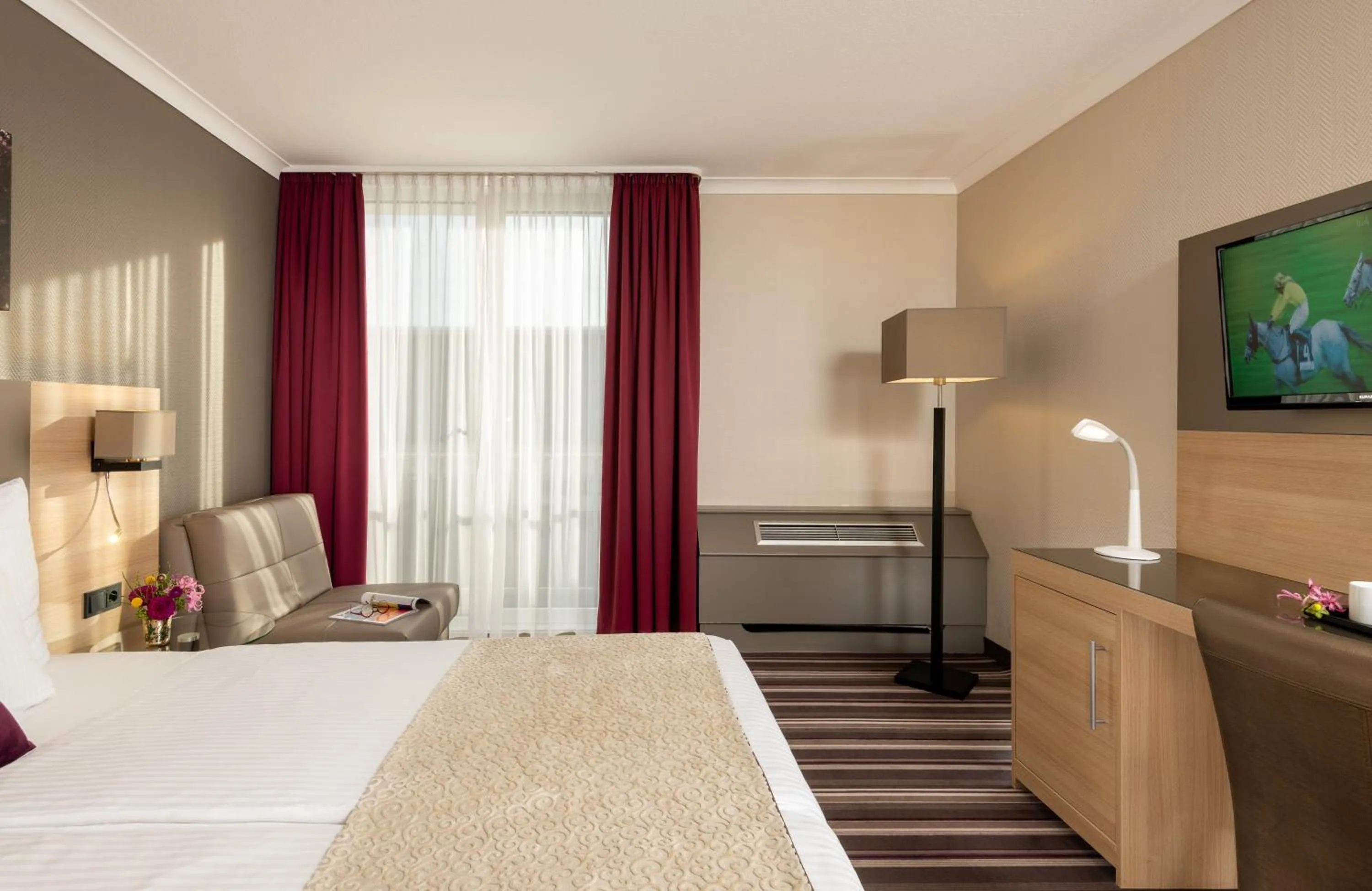 Photo of the whole room, Bed in Leonardo Hotel Düsseldorf Airport Ratingen