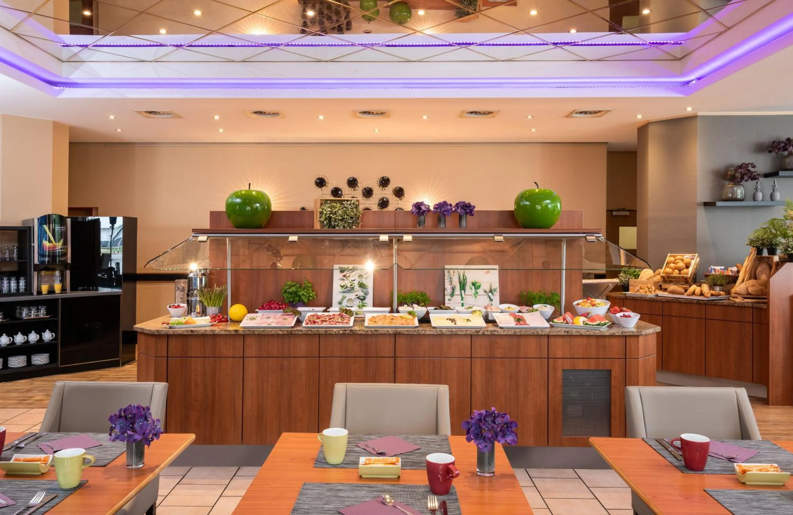 Buffet breakfast in Leonardo Hotel Düsseldorf Airport Ratingen