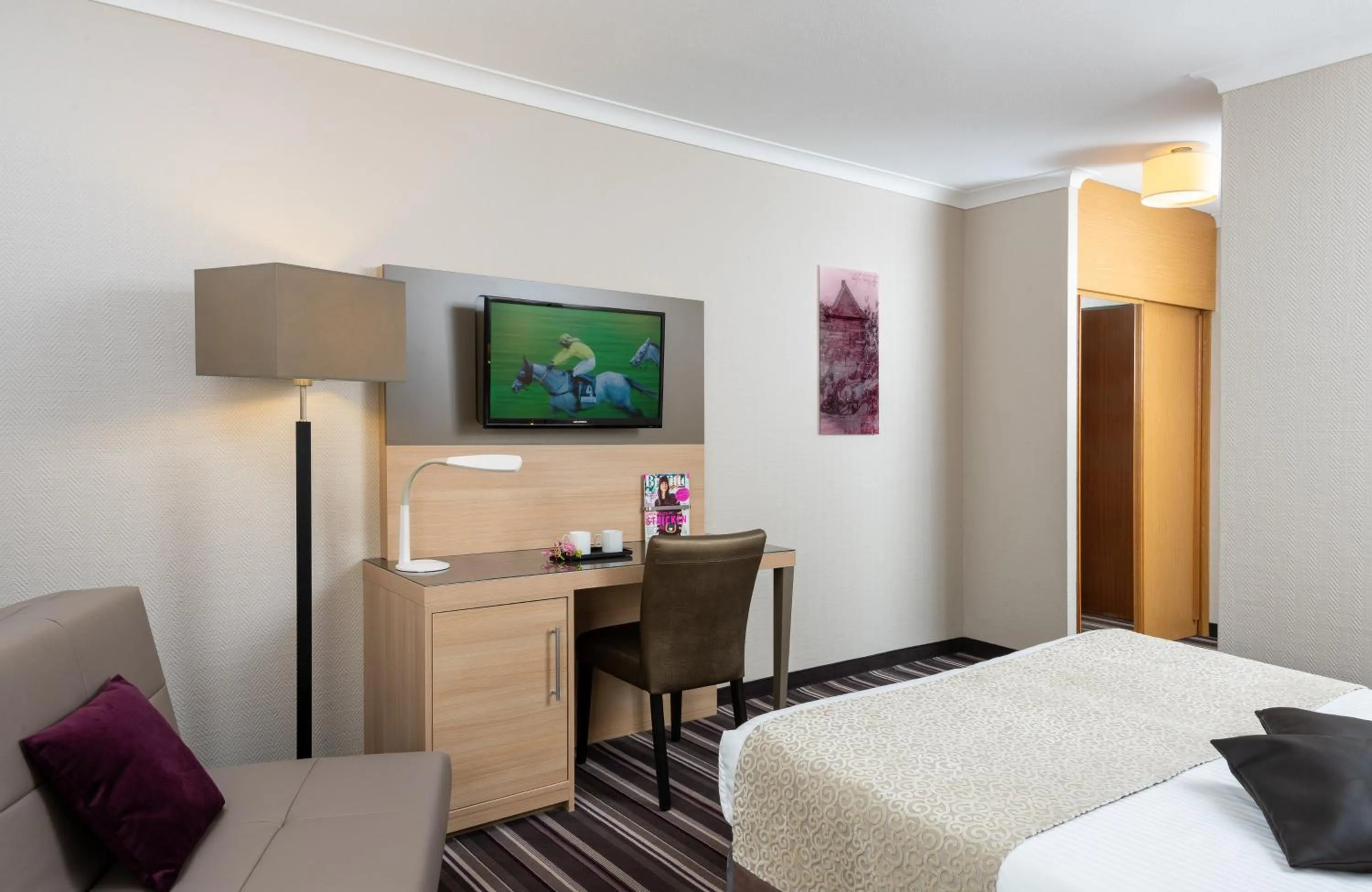 Photo of the whole room, Bed in Leonardo Hotel Düsseldorf Airport Ratingen