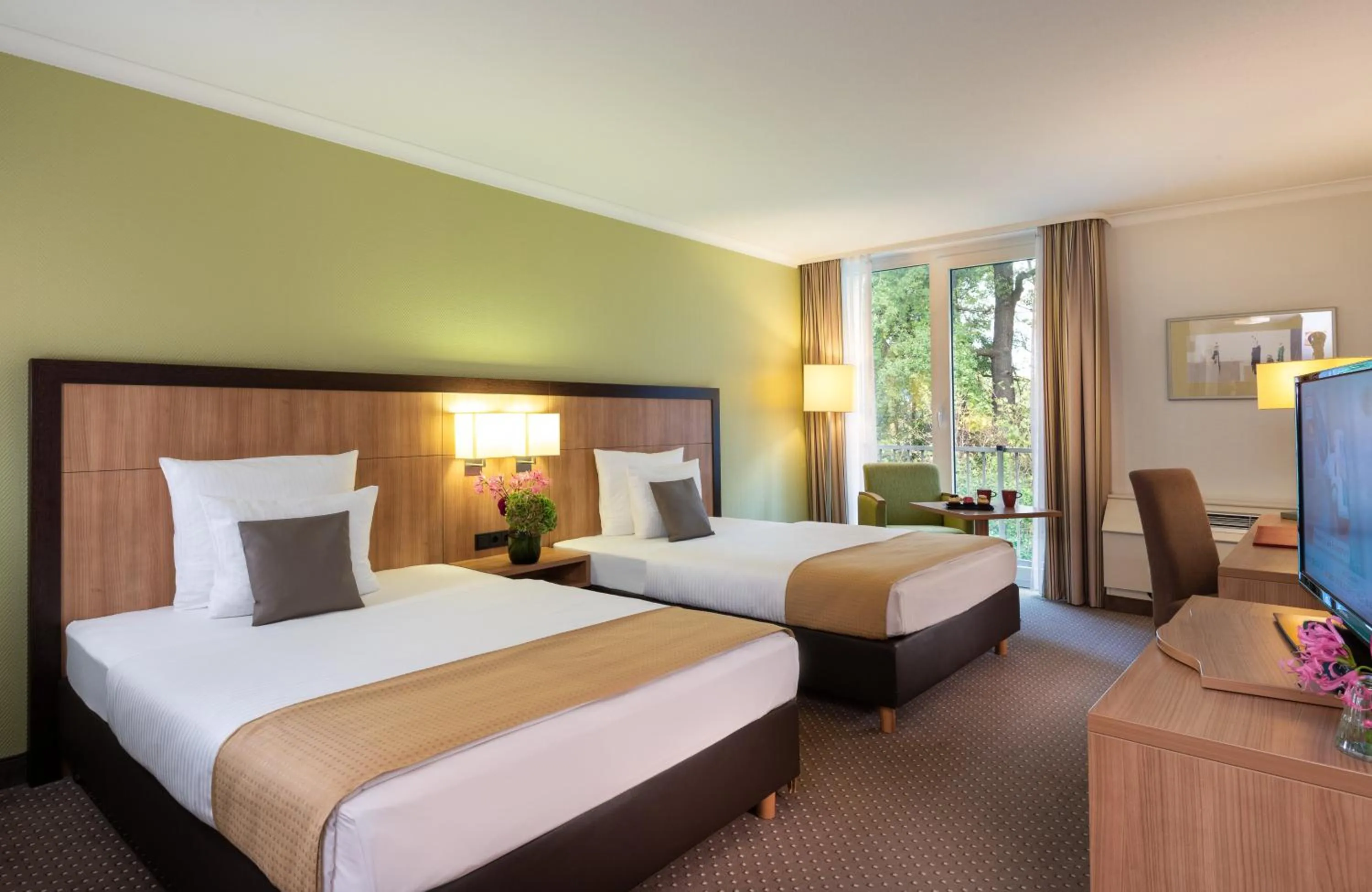Photo of the whole room, Bed in Leonardo Hotel Düsseldorf Airport Ratingen