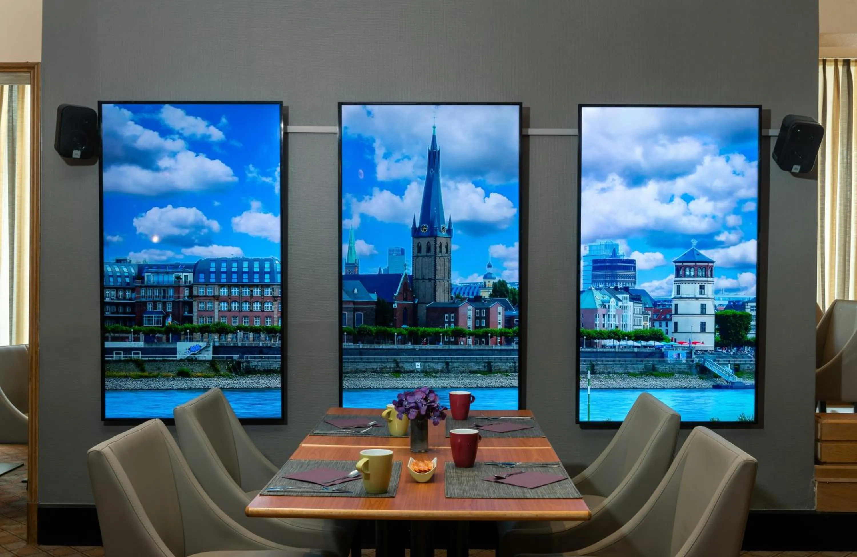 Lobby or reception in Leonardo Hotel Düsseldorf Airport Ratingen