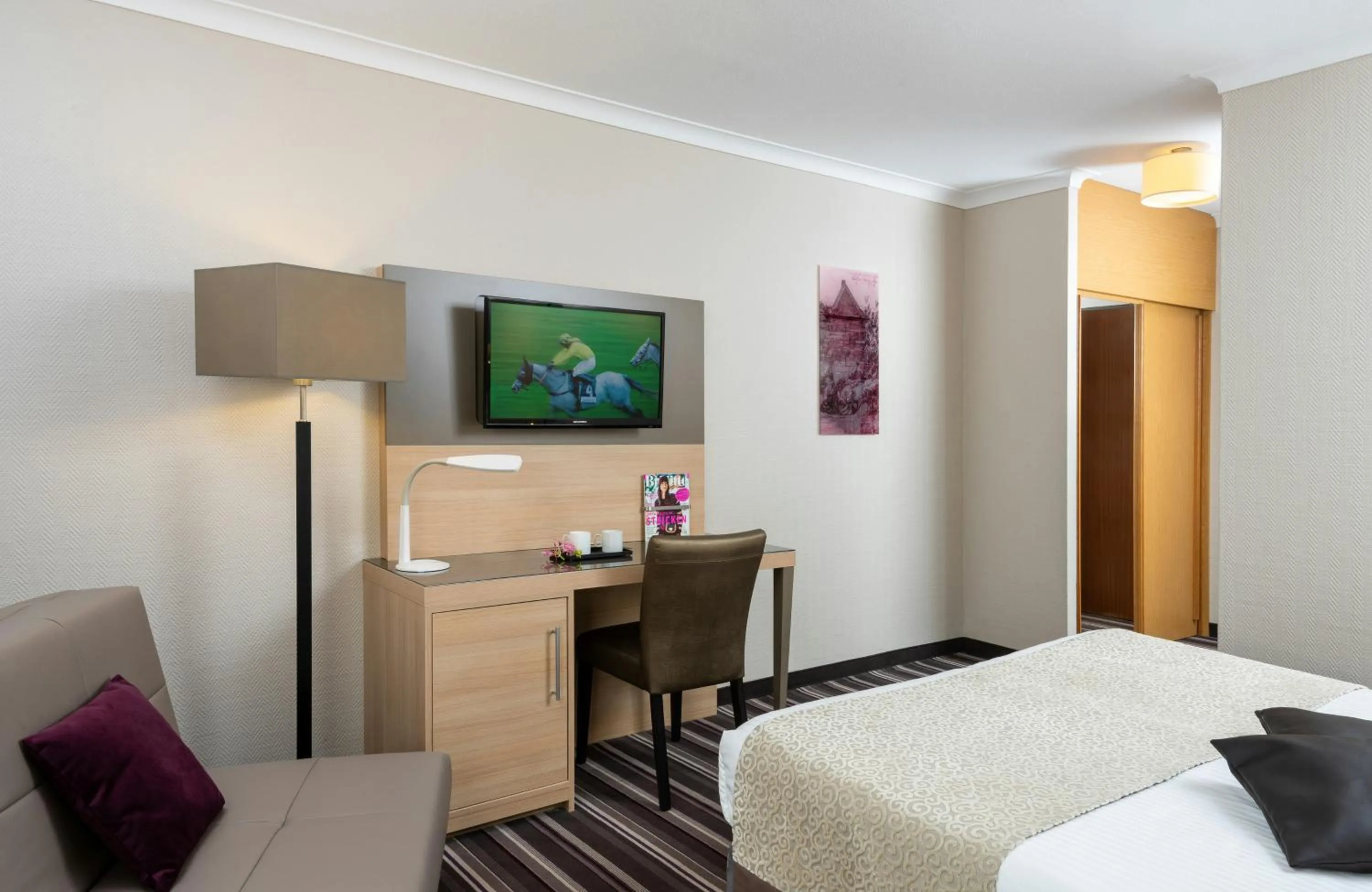 Photo of the whole room, Bed in Leonardo Hotel Düsseldorf Airport Ratingen