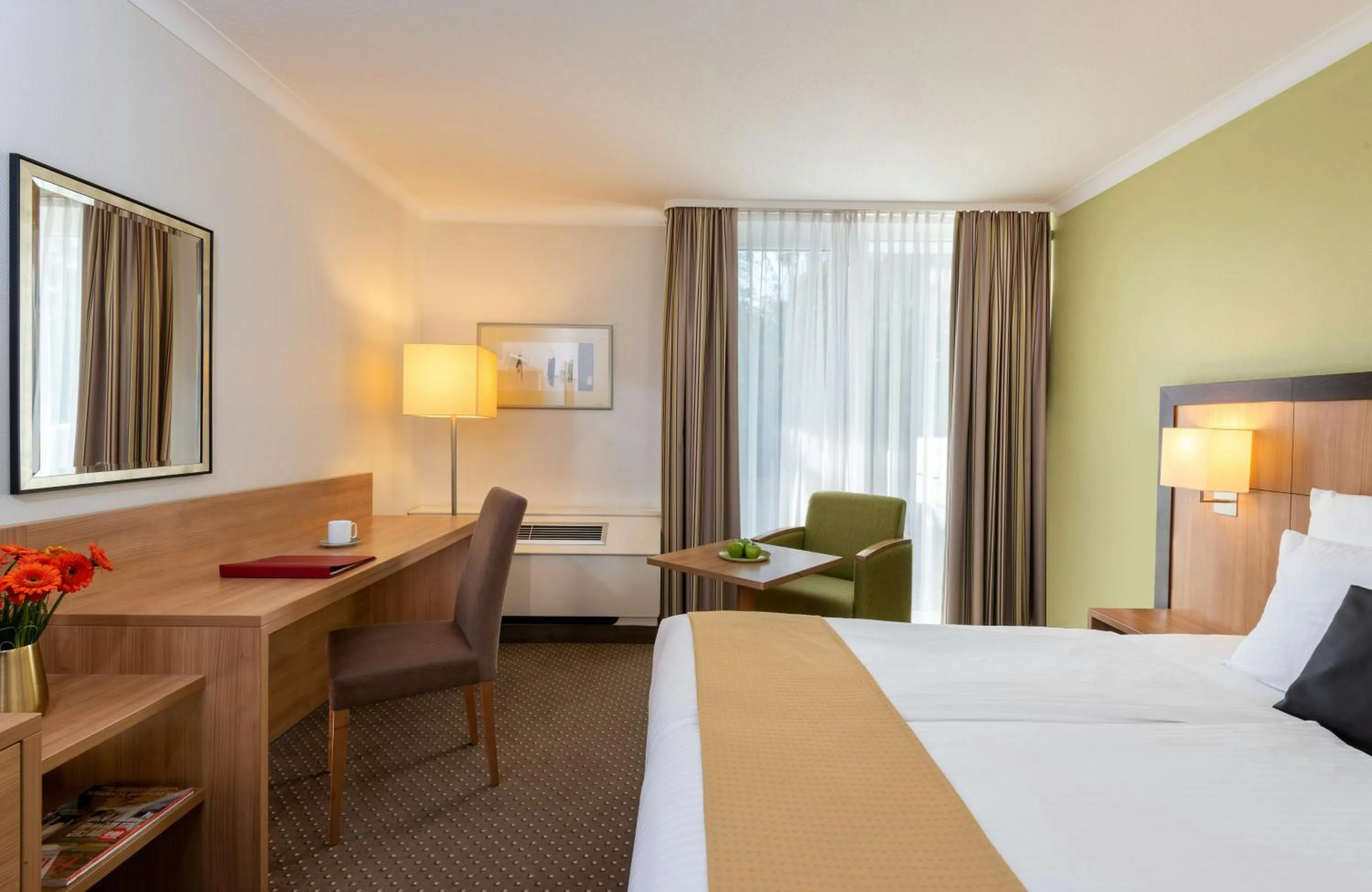 Photo of the whole room, Bed in Leonardo Hotel Düsseldorf Airport Ratingen