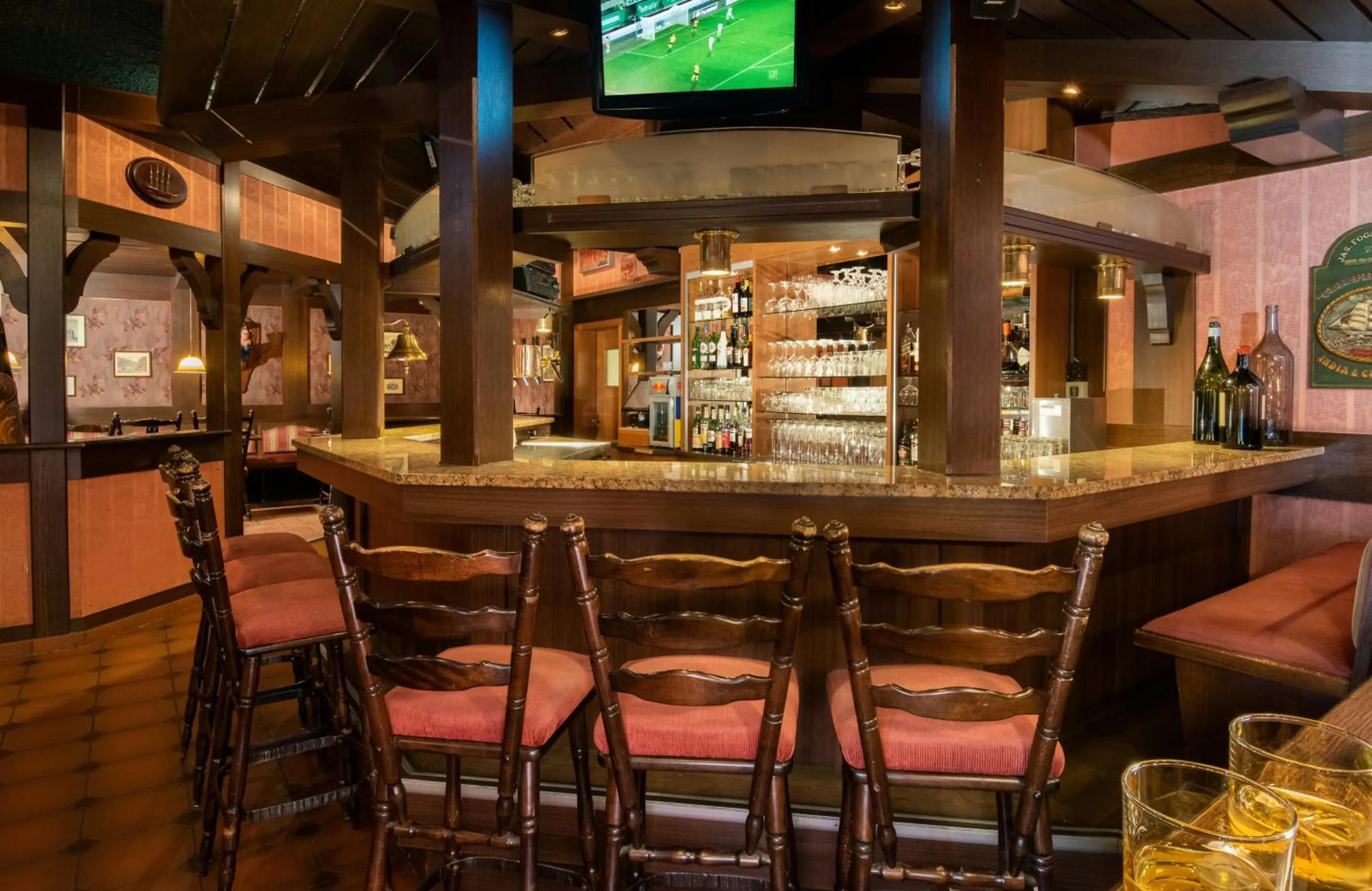 Lounge or bar in Leonardo Hotel Düsseldorf Airport Ratingen