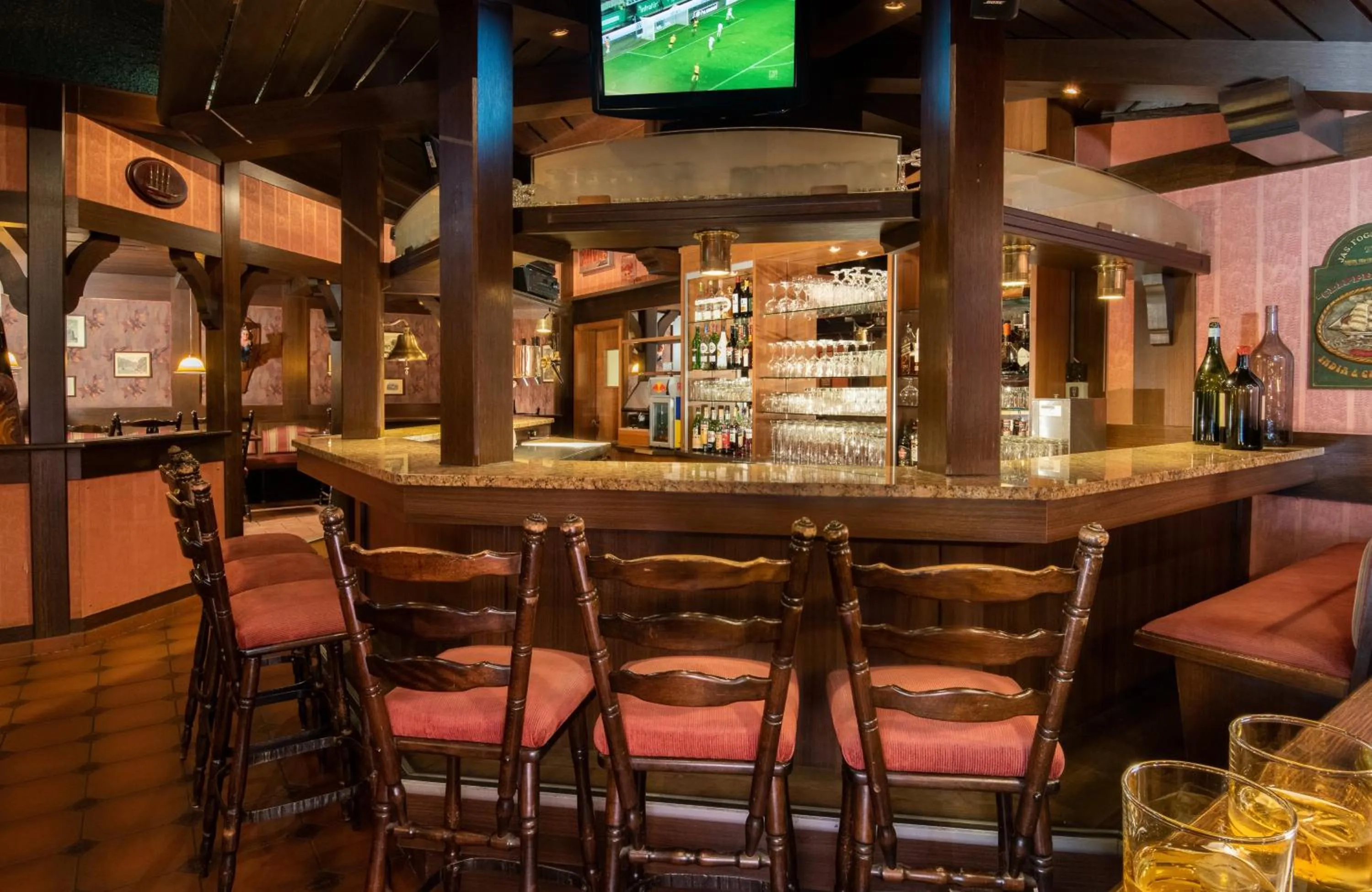 Lounge or bar in Leonardo Hotel Düsseldorf Airport Ratingen