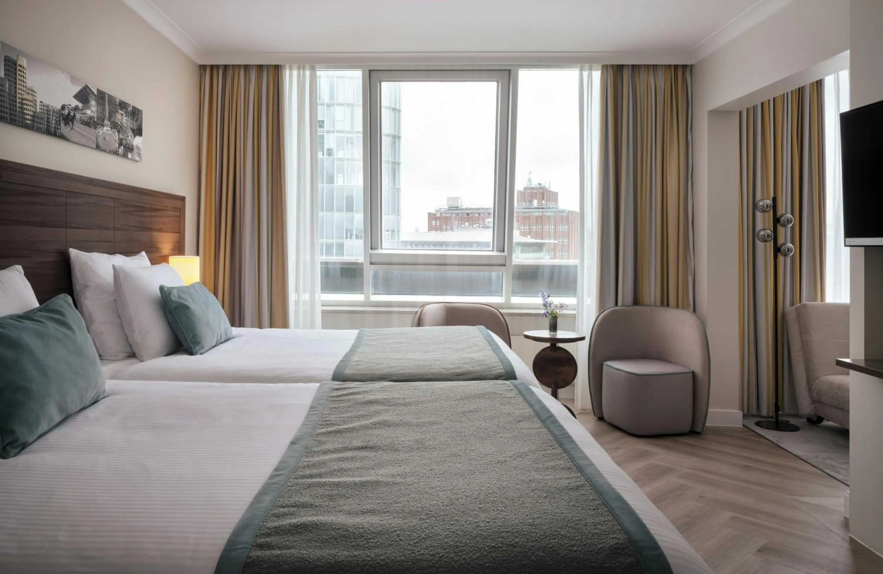 Photo of the whole room, Bed in Leonardo Royal Hotel Düsseldorf Königsallee