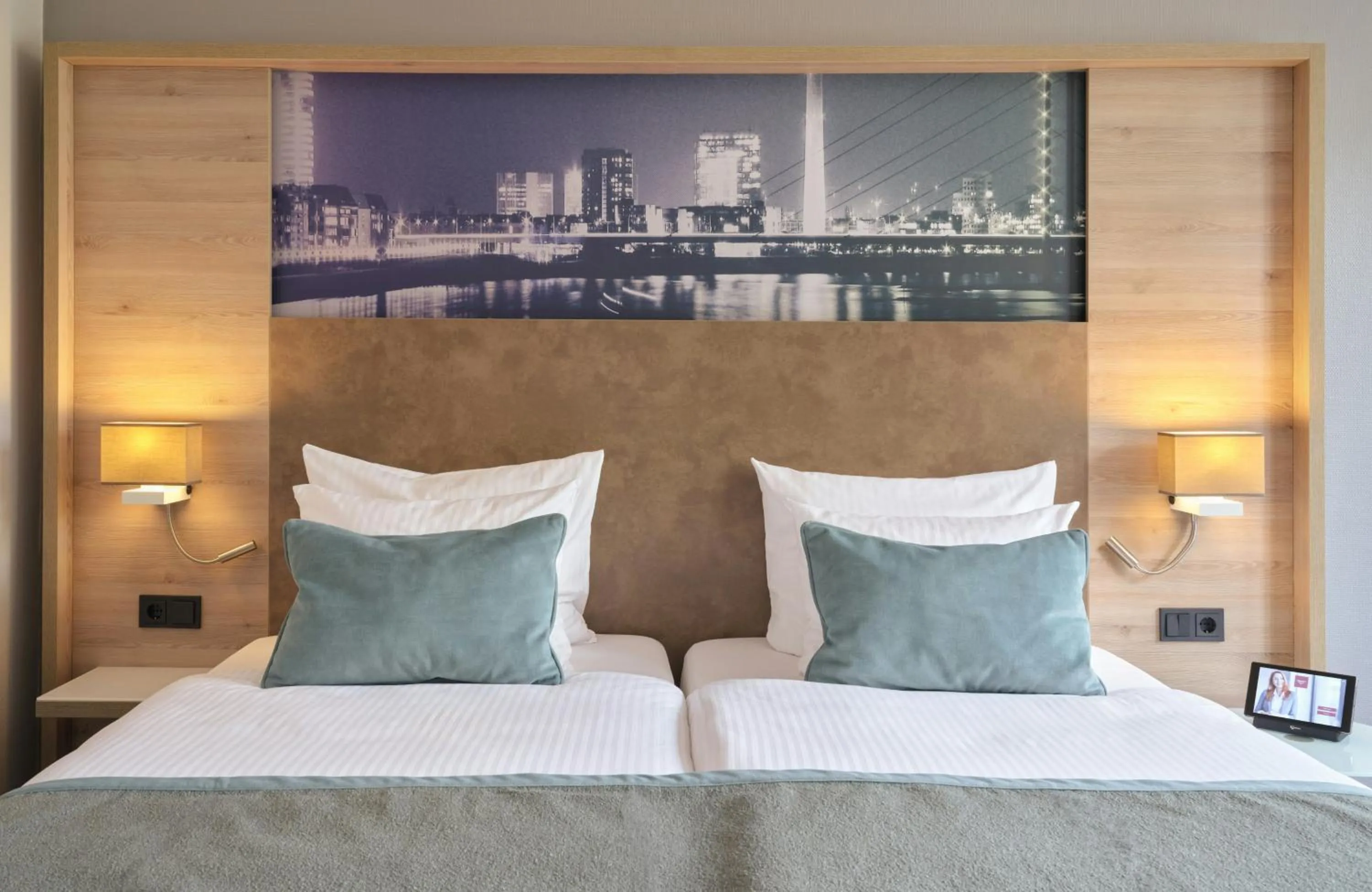 Photo of the whole room, Bed in Leonardo Royal Hotel Düsseldorf Königsallee