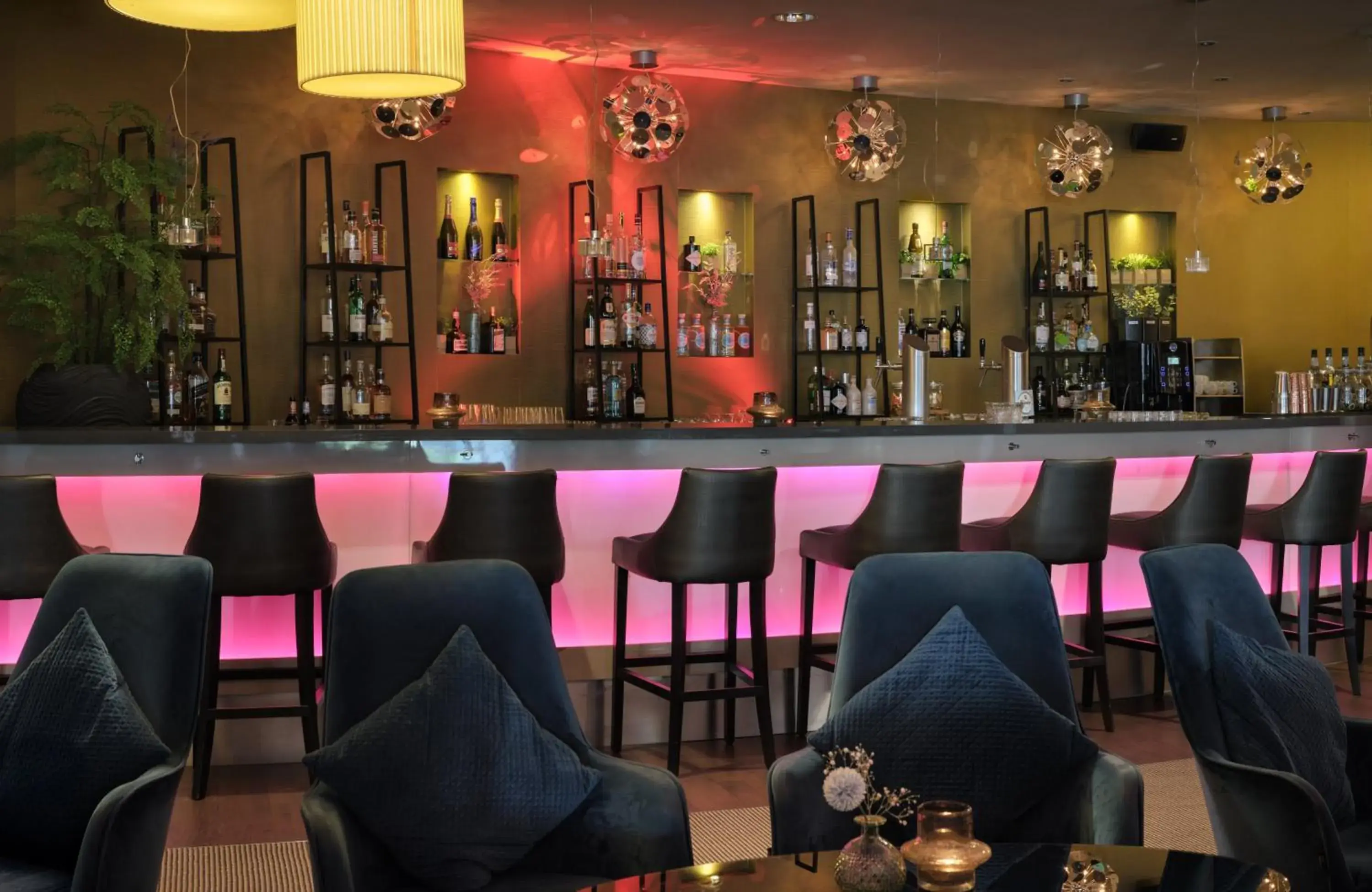 Lounge or bar in Leonardo Royal Hotel Düsseldorf Königsallee Lounge or bar in Leonardo Royal Hotel Düsseldorf Königsallee