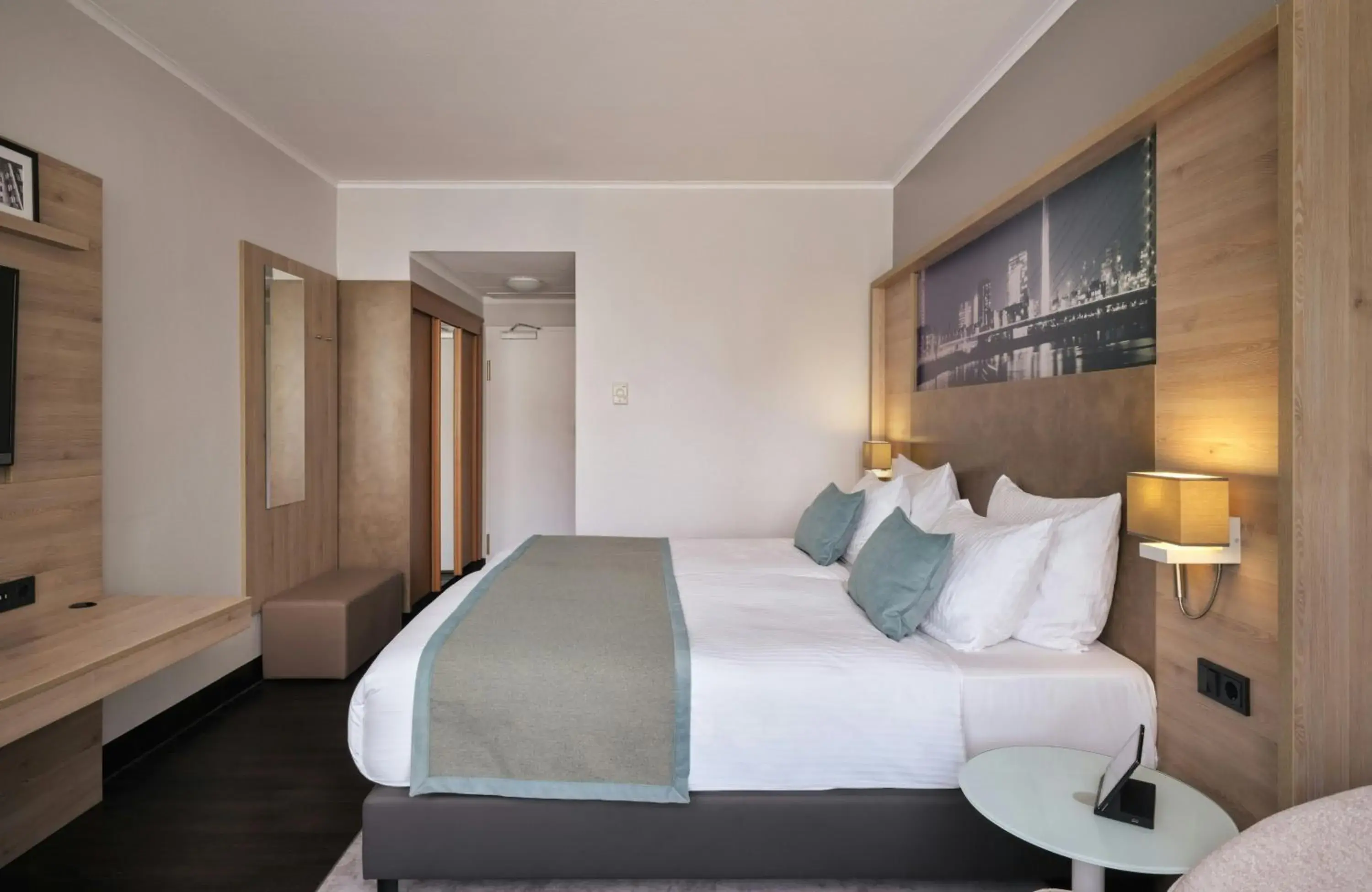 Photo of the whole room, Bed in Leonardo Royal Hotel Düsseldorf Königsallee Photo of the whole room, Bed in Leonardo Royal Hotel Düsseldorf Königsallee