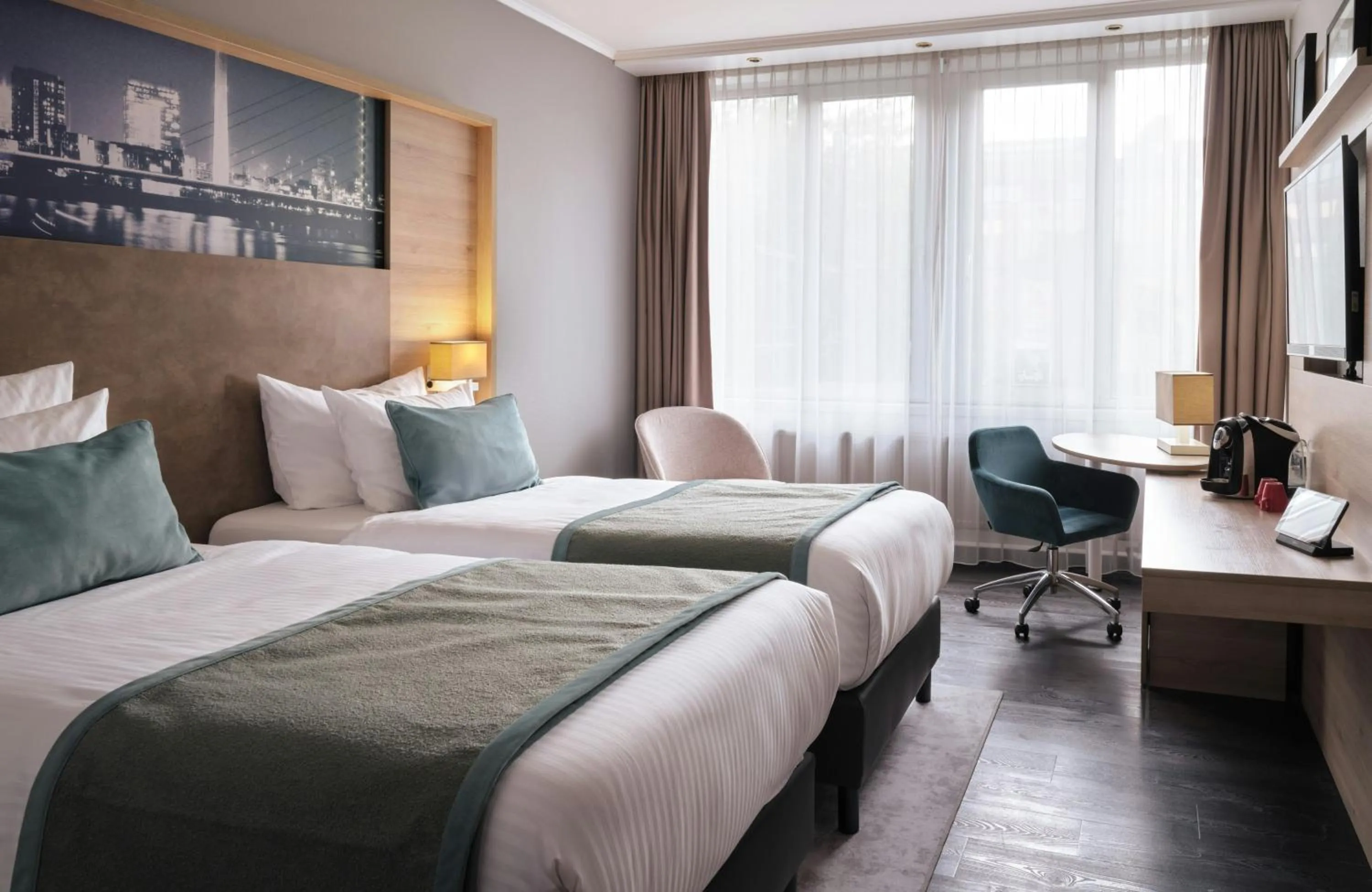 Photo of the whole room, Bed in Leonardo Royal Hotel Düsseldorf Königsallee