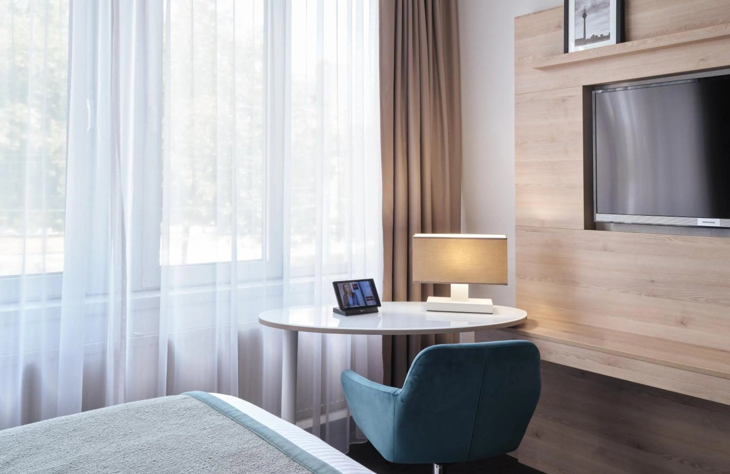 Photo of the whole room, Bed in Leonardo Royal Hotel Düsseldorf Königsallee