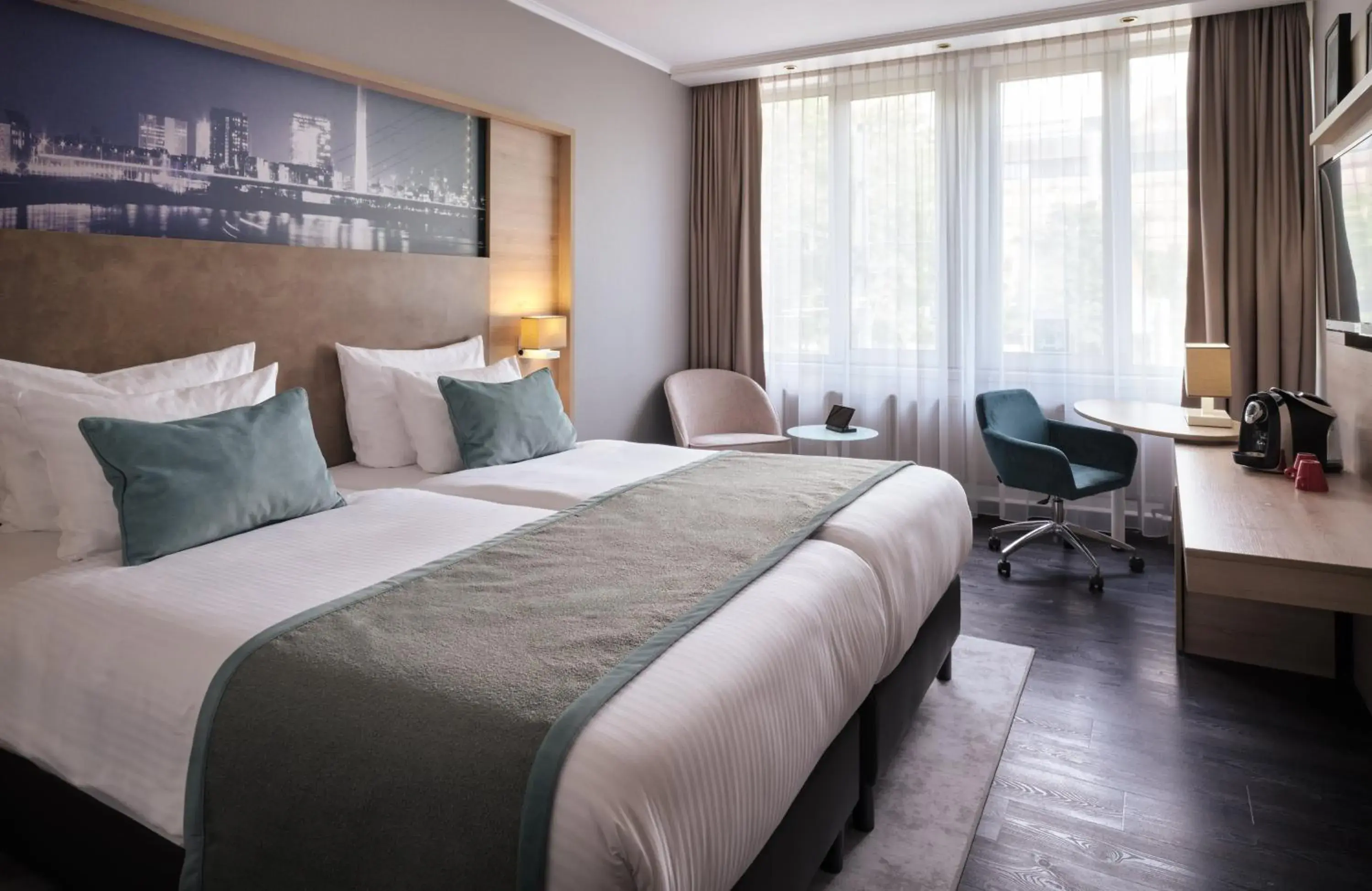 Photo of the whole room, Bed in Leonardo Royal Hotel Düsseldorf Königsallee Photo of the whole room, Bed in Leonardo Royal Hotel Düsseldorf Königsallee