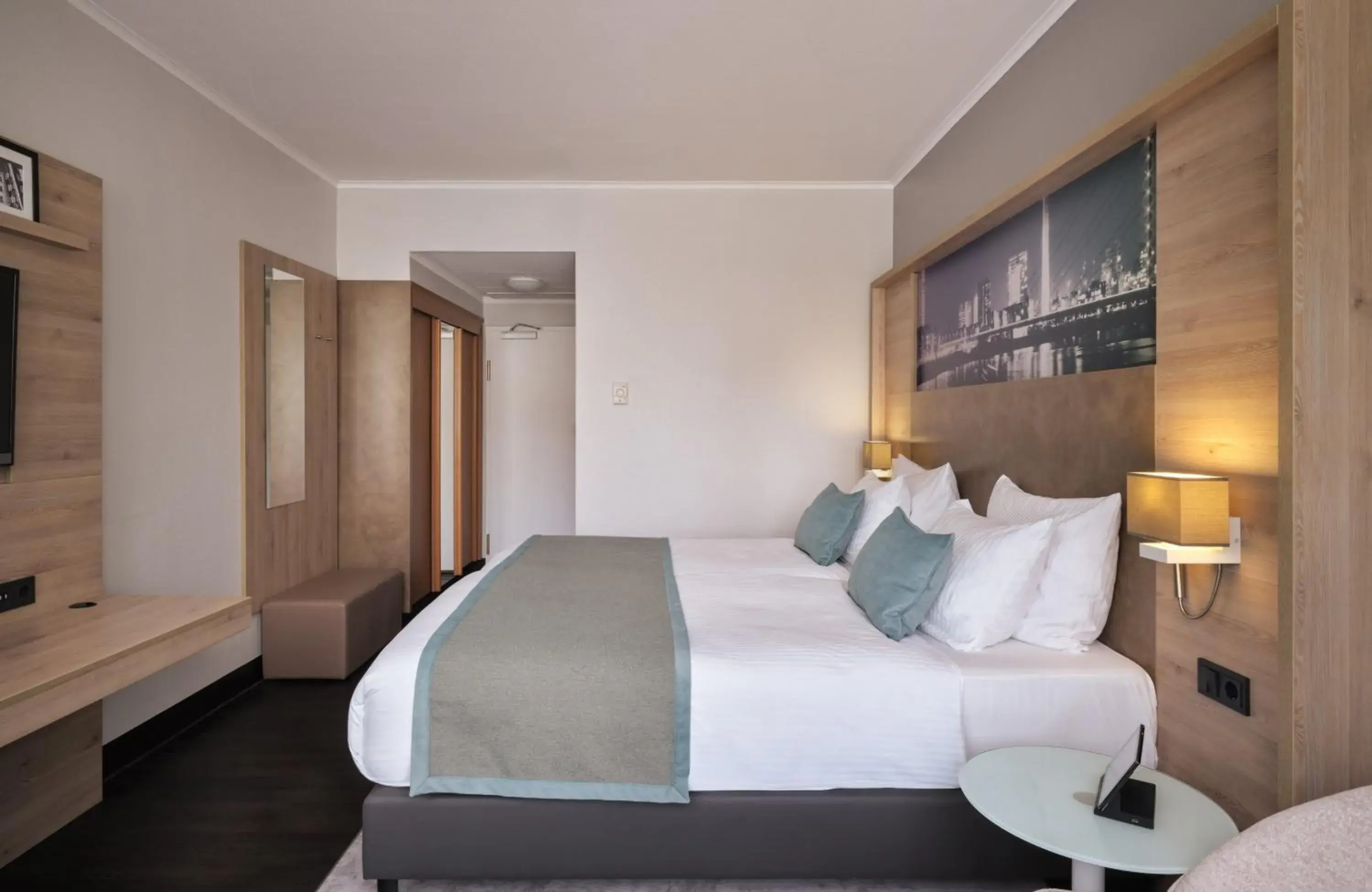 Photo of the whole room, Bed in Leonardo Royal Hotel Düsseldorf Königsallee Photo of the whole room, Bed in Leonardo Royal Hotel Düsseldorf Königsallee