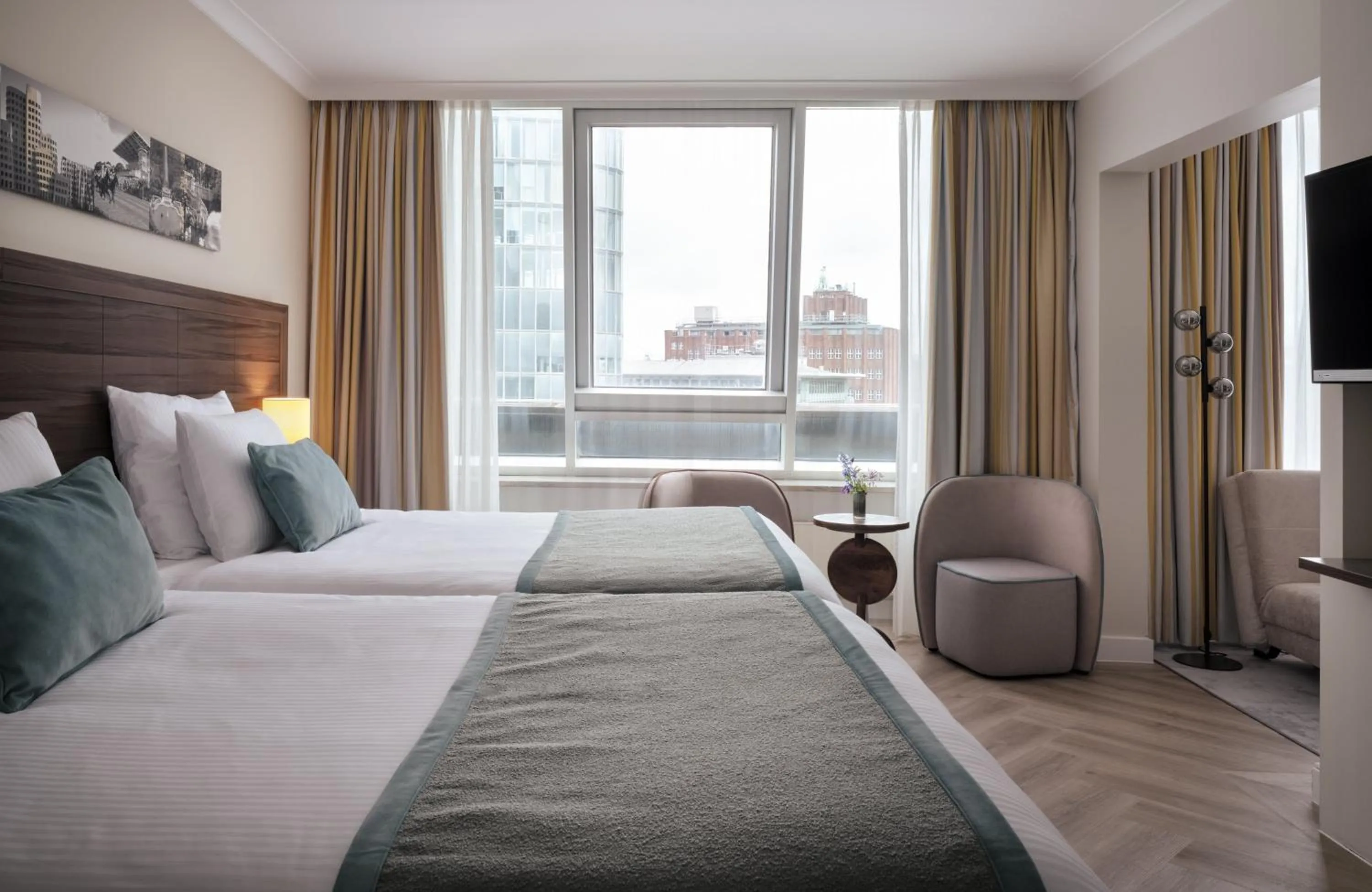 Photo of the whole room, Bed in Leonardo Royal Hotel Düsseldorf Königsallee