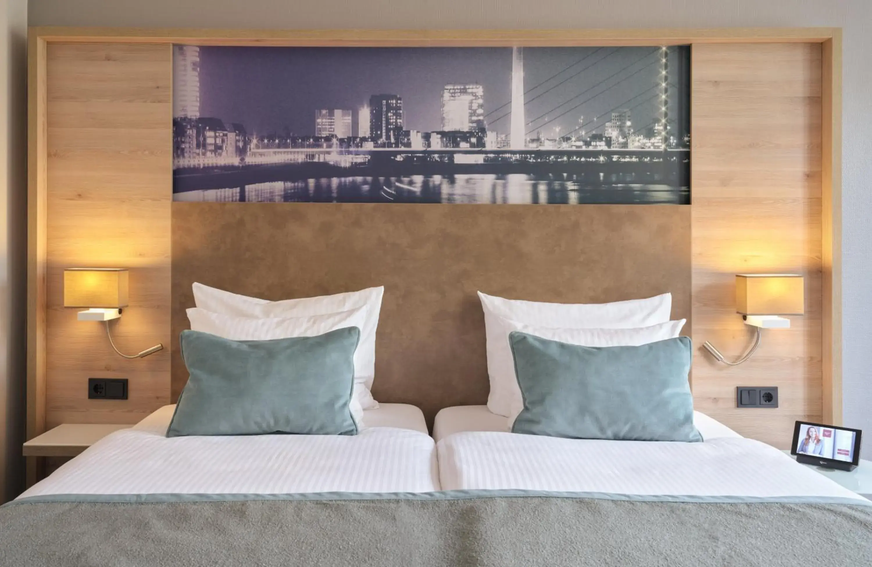 Photo of the whole room, Bed in Leonardo Royal Hotel Düsseldorf Königsallee Photo of the whole room, Bed in Leonardo Royal Hotel Düsseldorf Königsallee