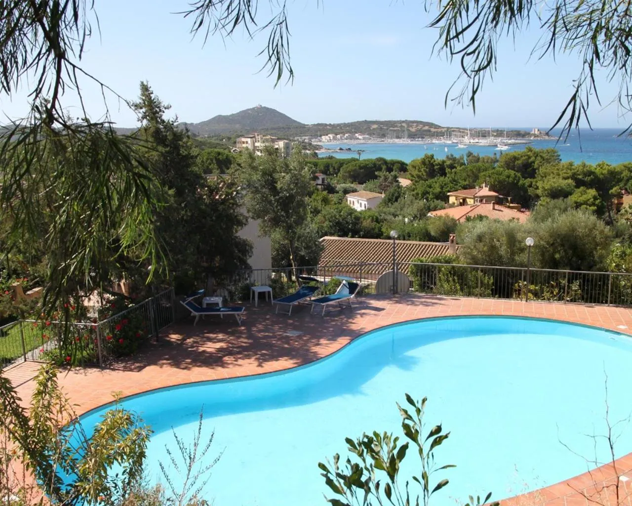 Swimming pool in Residence la Chimera