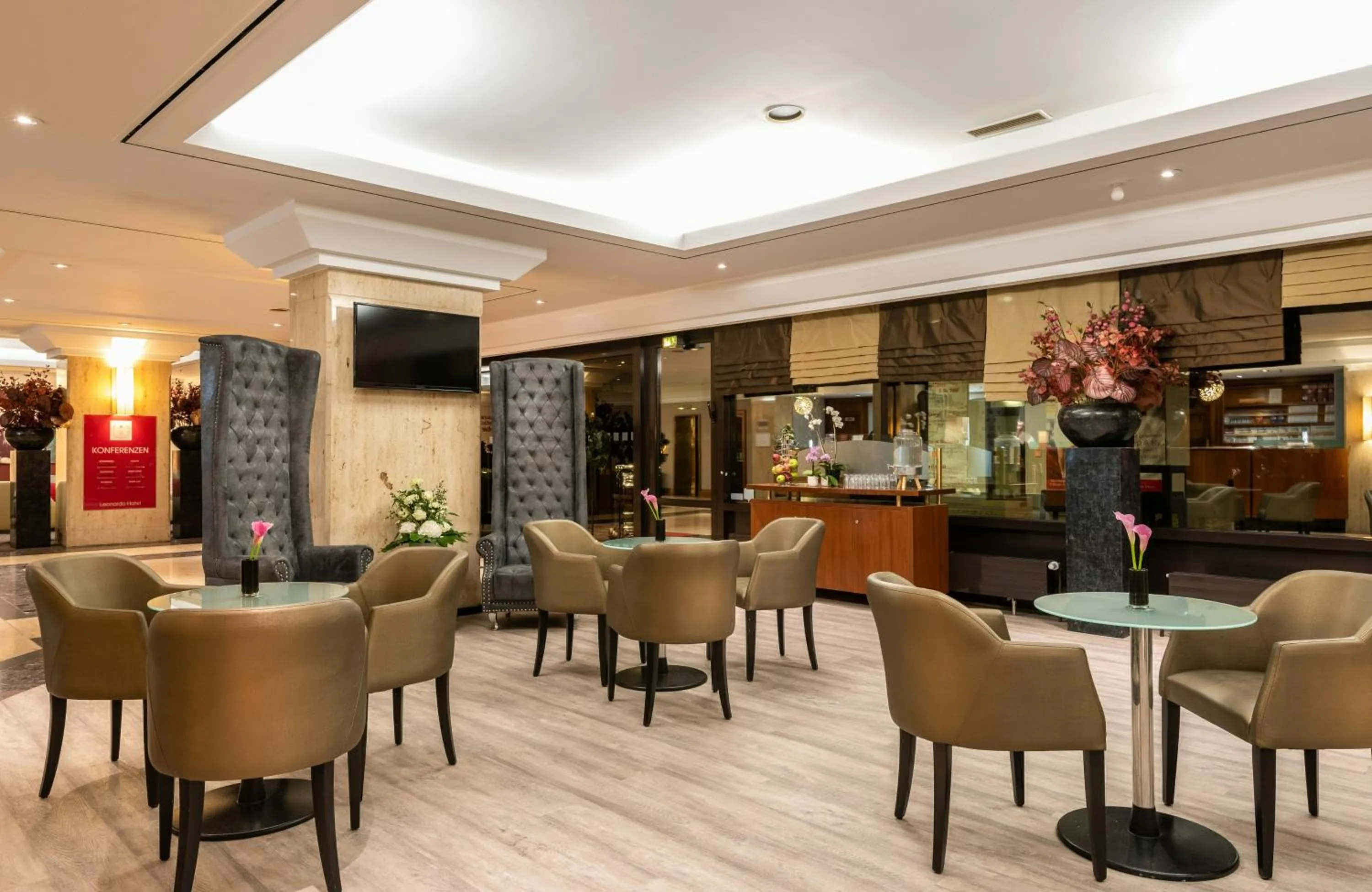 Lobby or reception in Leonardo Hotel Frankfurt City South
