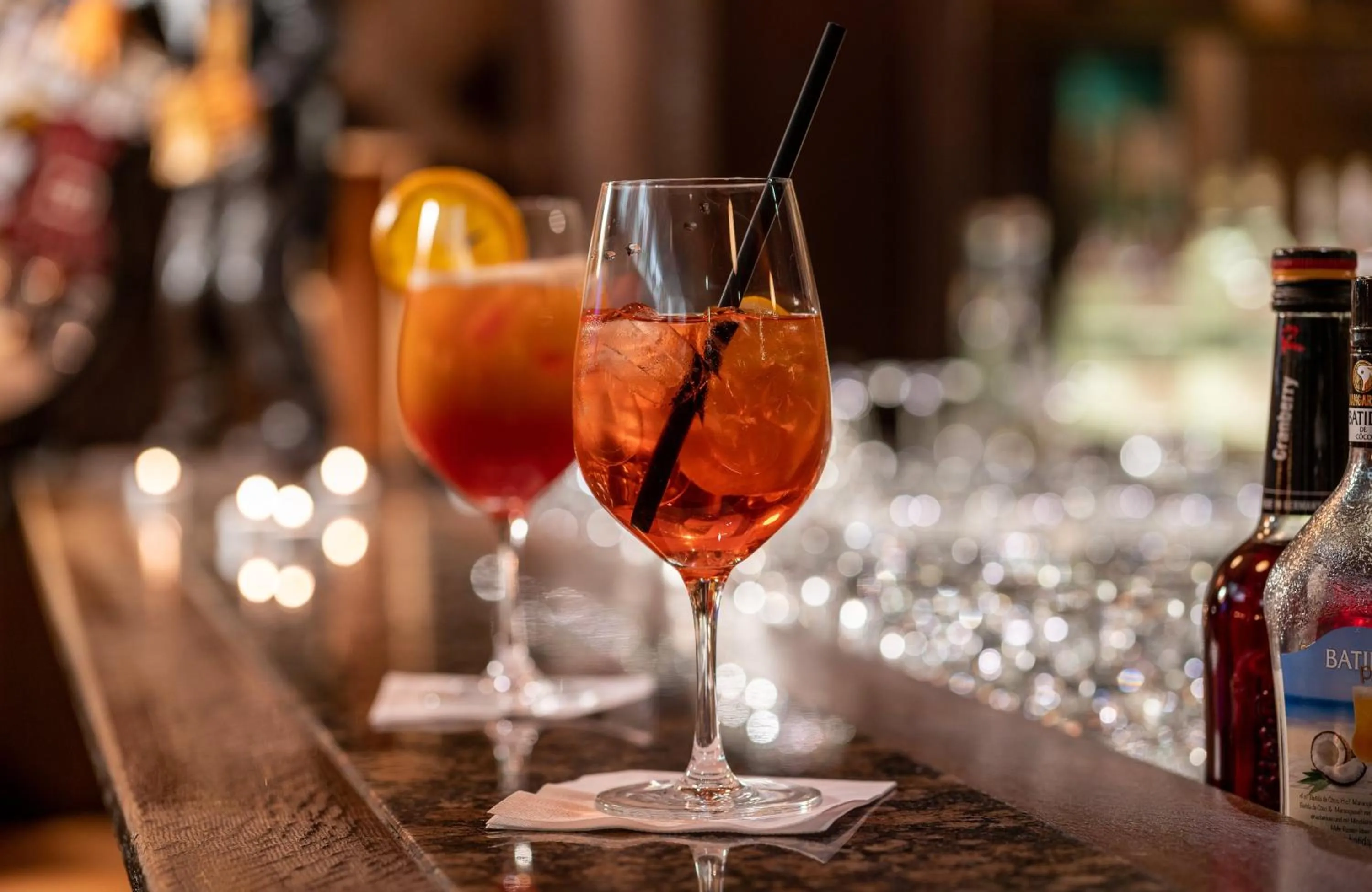 Lounge or bar in Leonardo Hotel Frankfurt City South