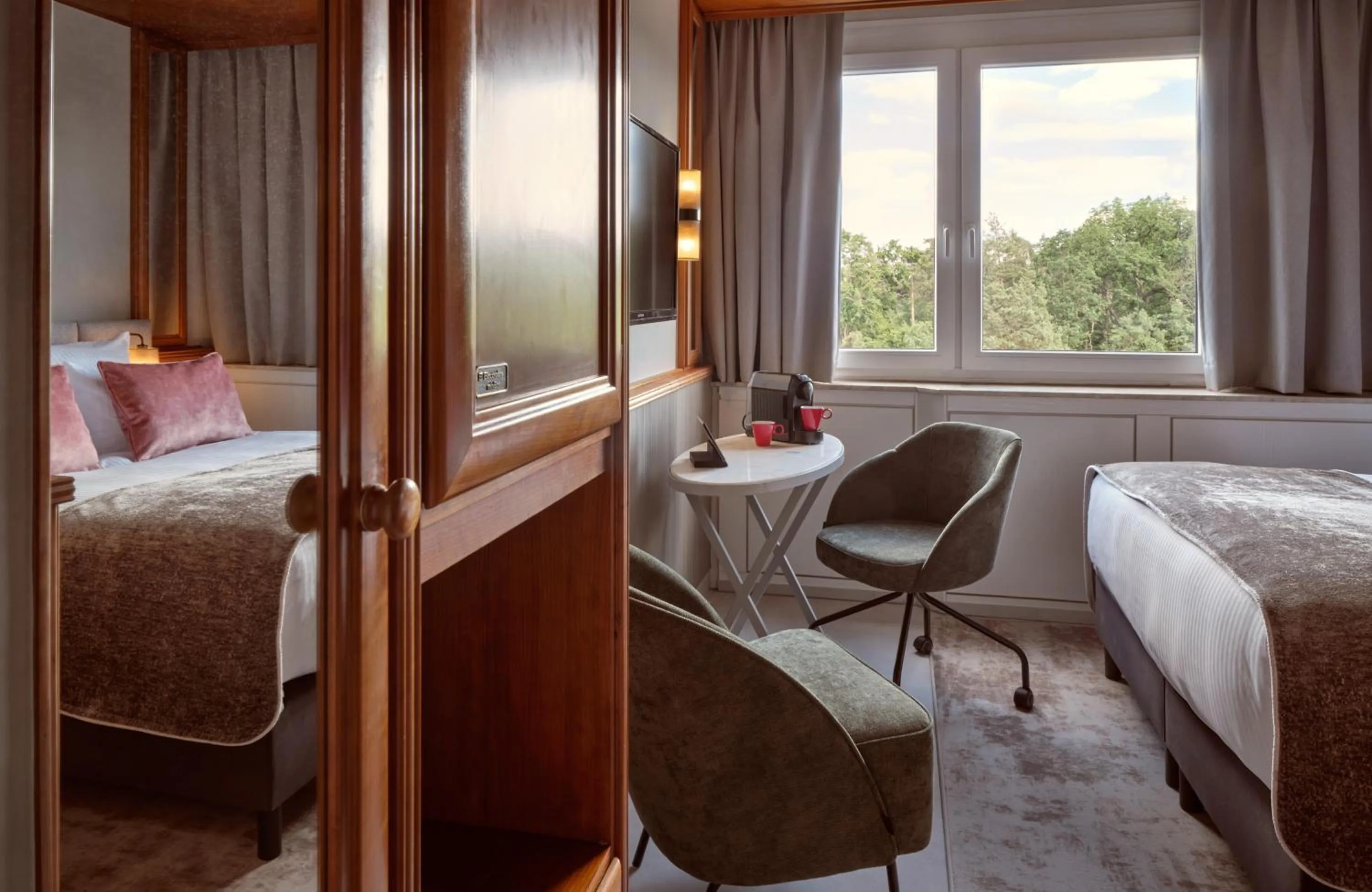 Bed in Leonardo Hotel Frankfurt City South