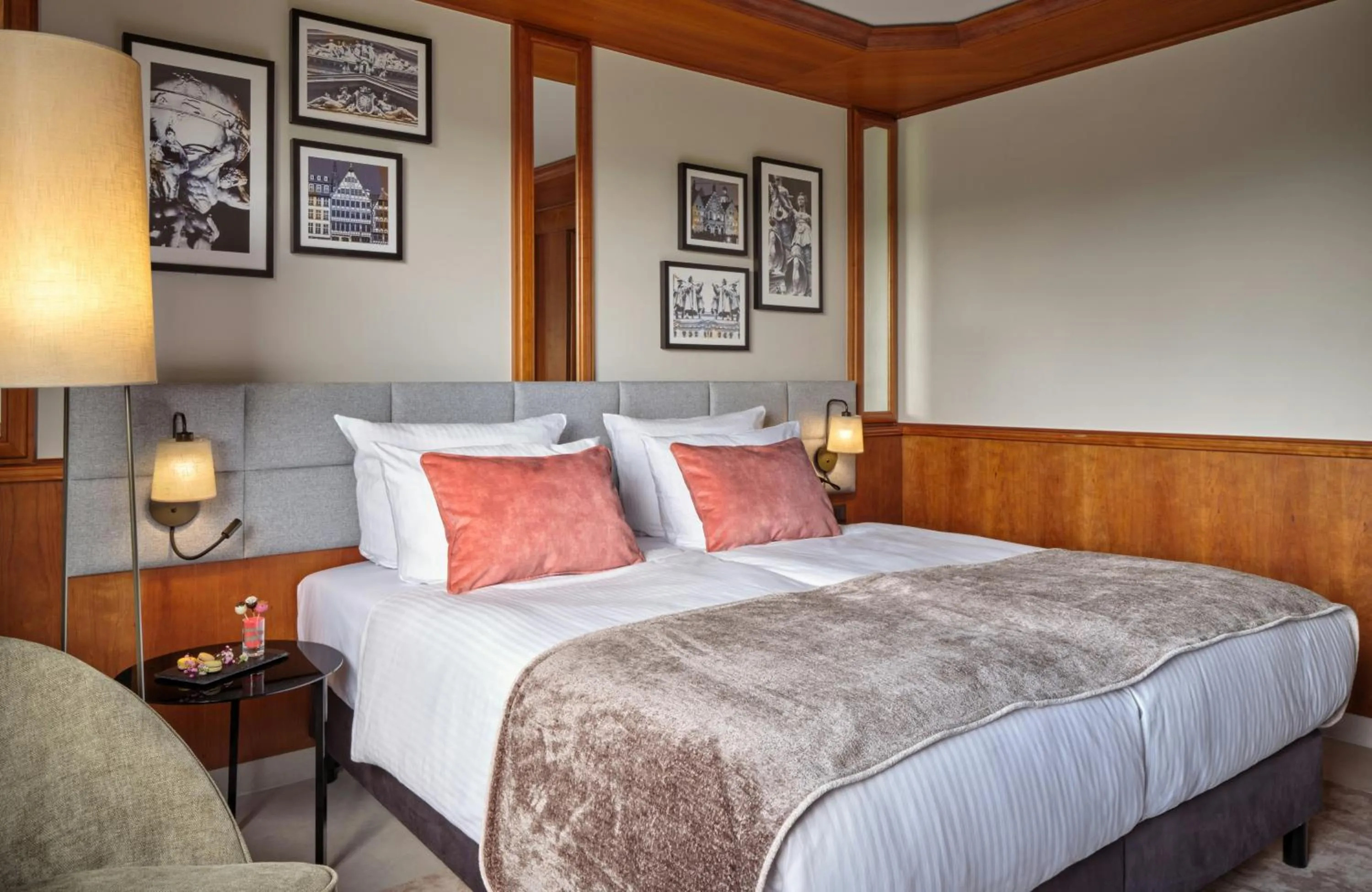 Bedroom, Bed in Leonardo Hotel Frankfurt City South