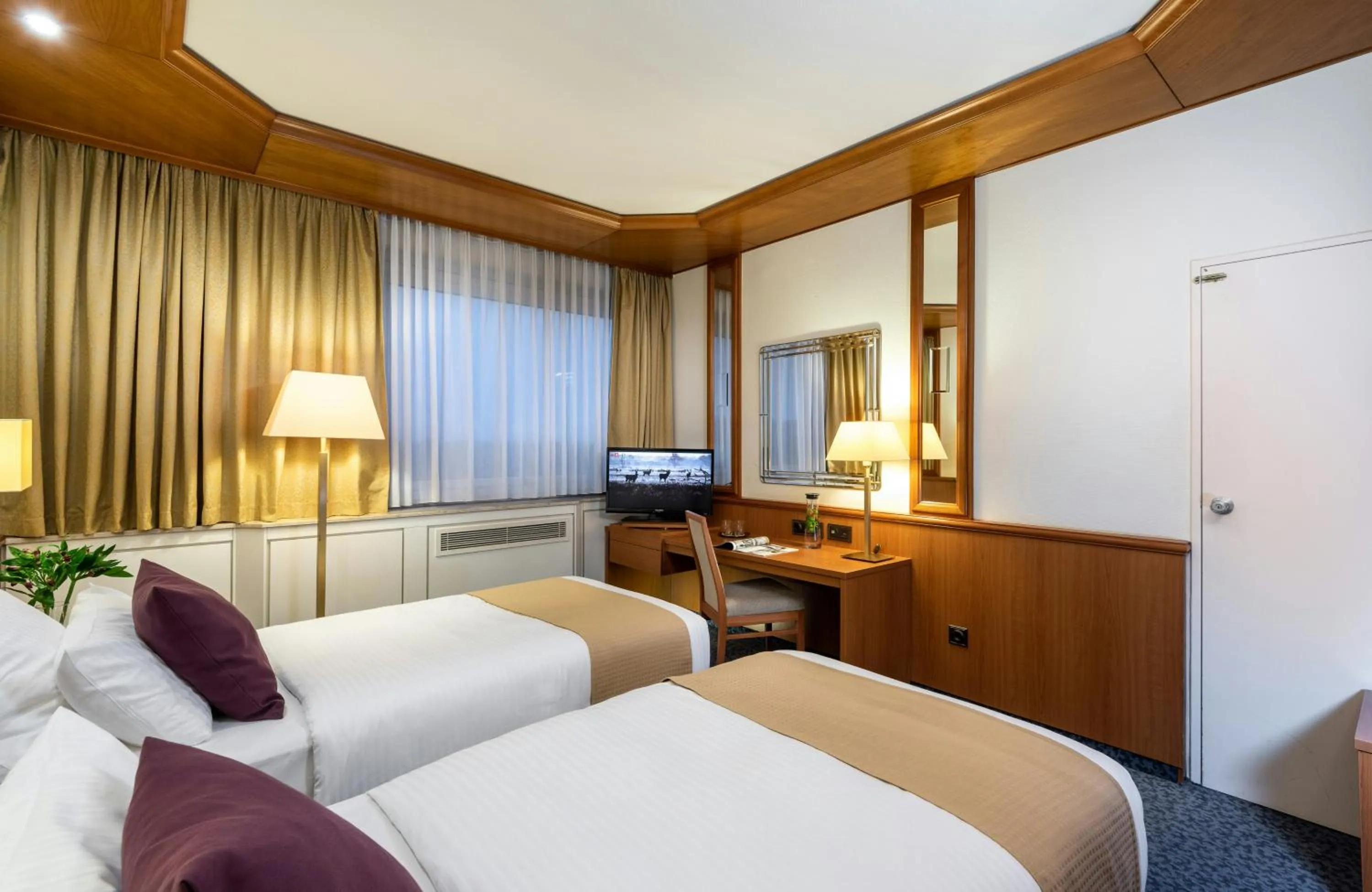 Photo of the whole room, Bed in Leonardo Hotel Frankfurt City South