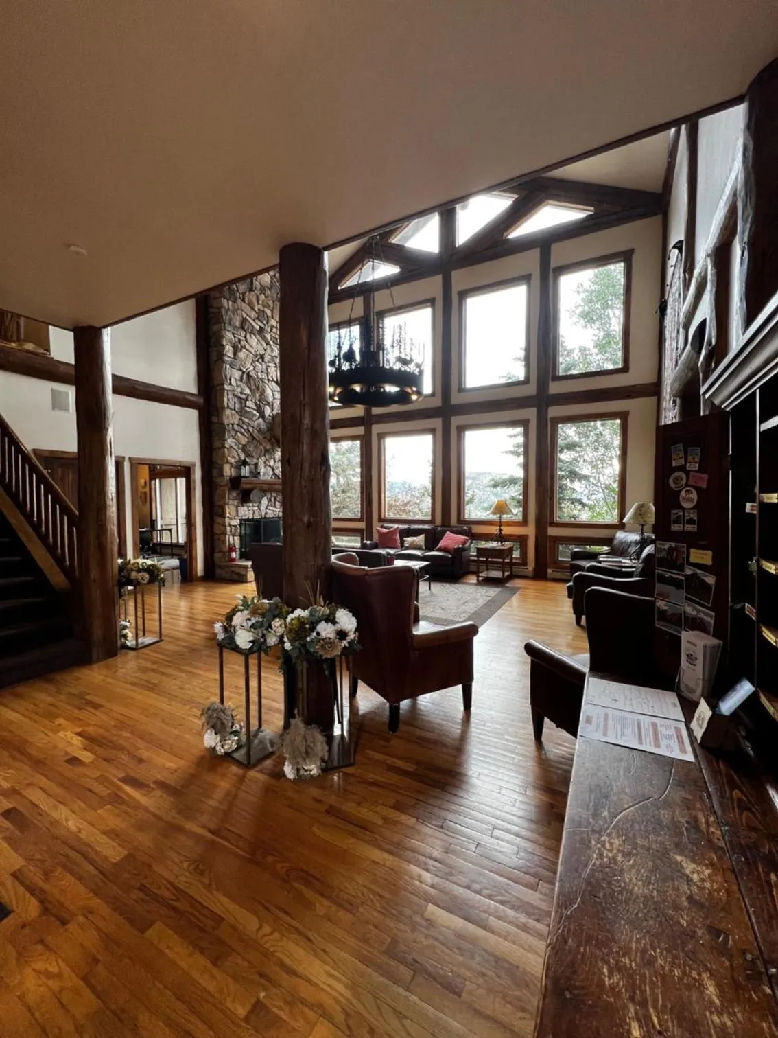 Lobby or reception in Taharaa Mountain Lodge