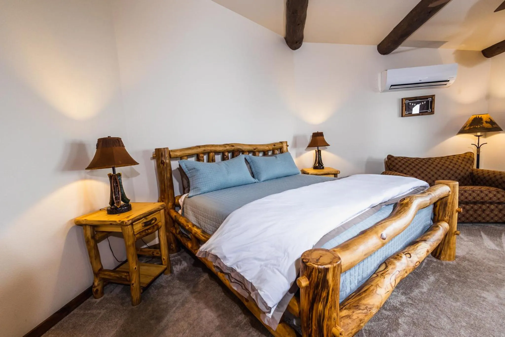 Bed in Taharaa Mountain Lodge