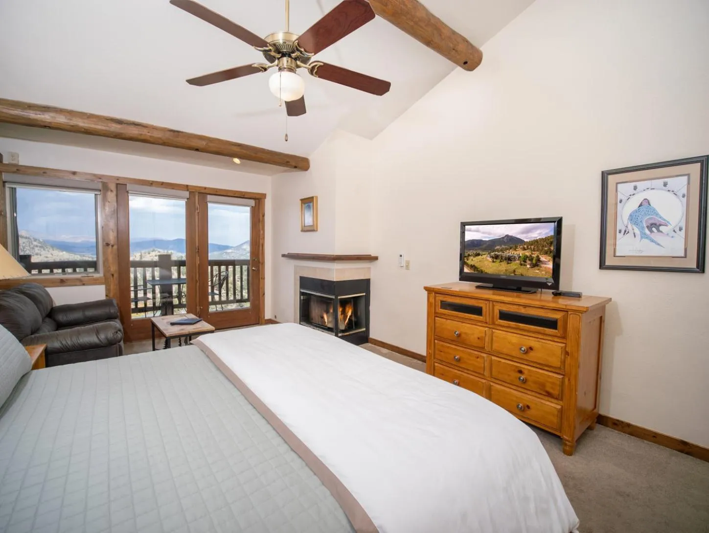 Bed in Taharaa Mountain Lodge