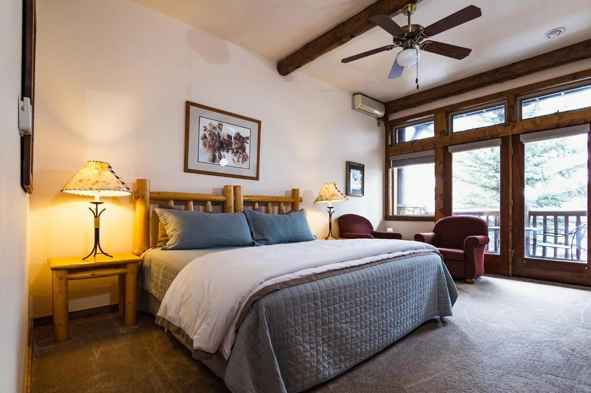 Bed in Taharaa Mountain Lodge