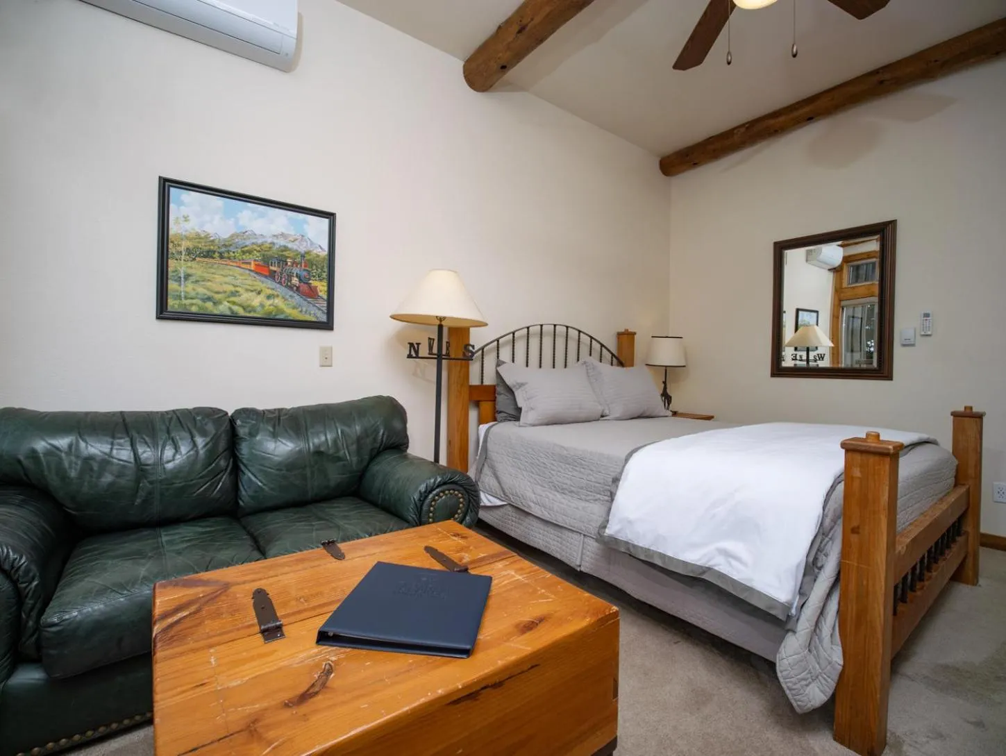 Bed in Taharaa Mountain Lodge