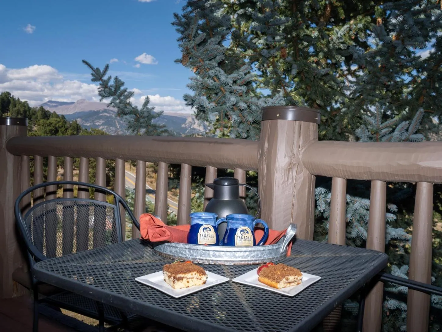 Patio in Taharaa Mountain Lodge