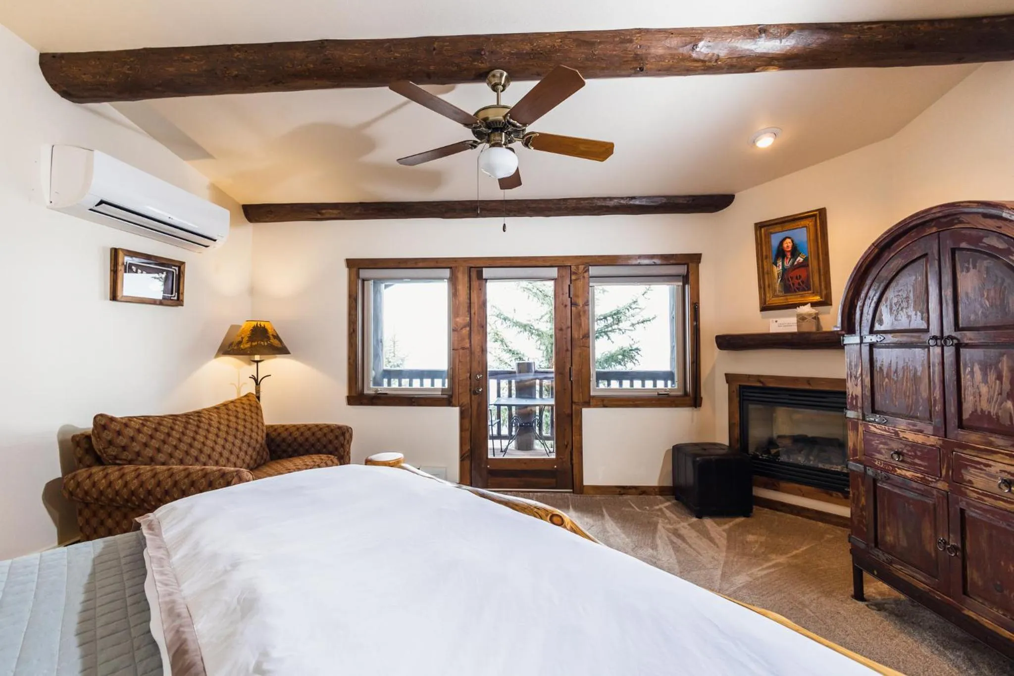 Bed in Taharaa Mountain Lodge