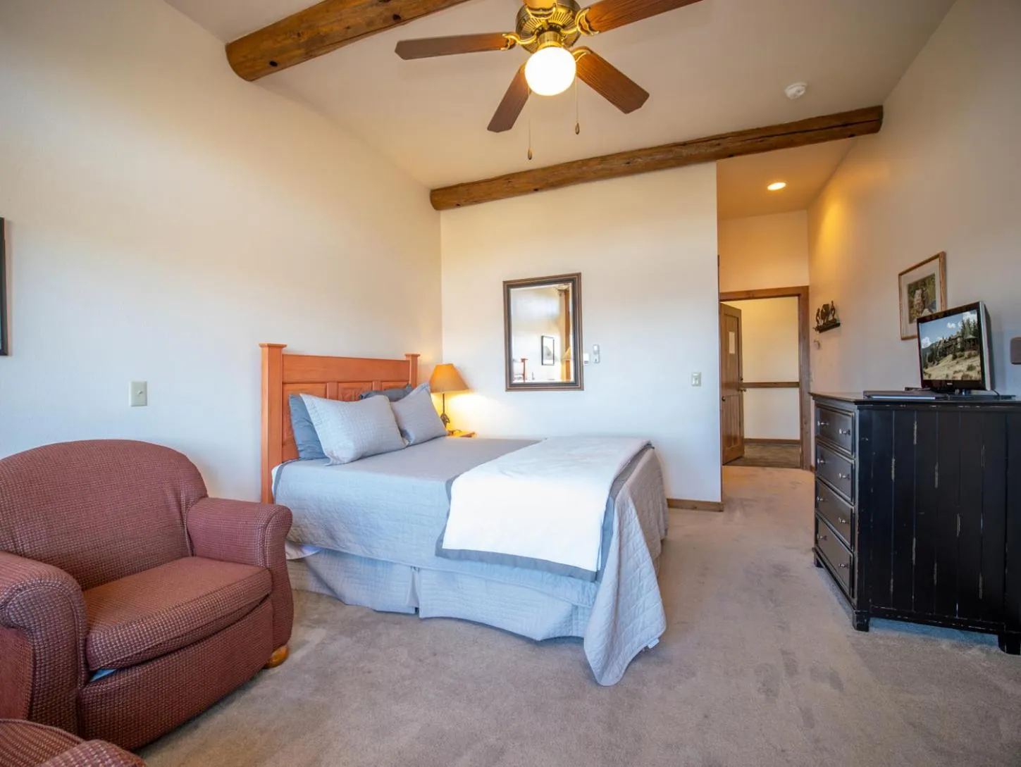 Bed in Taharaa Mountain Lodge