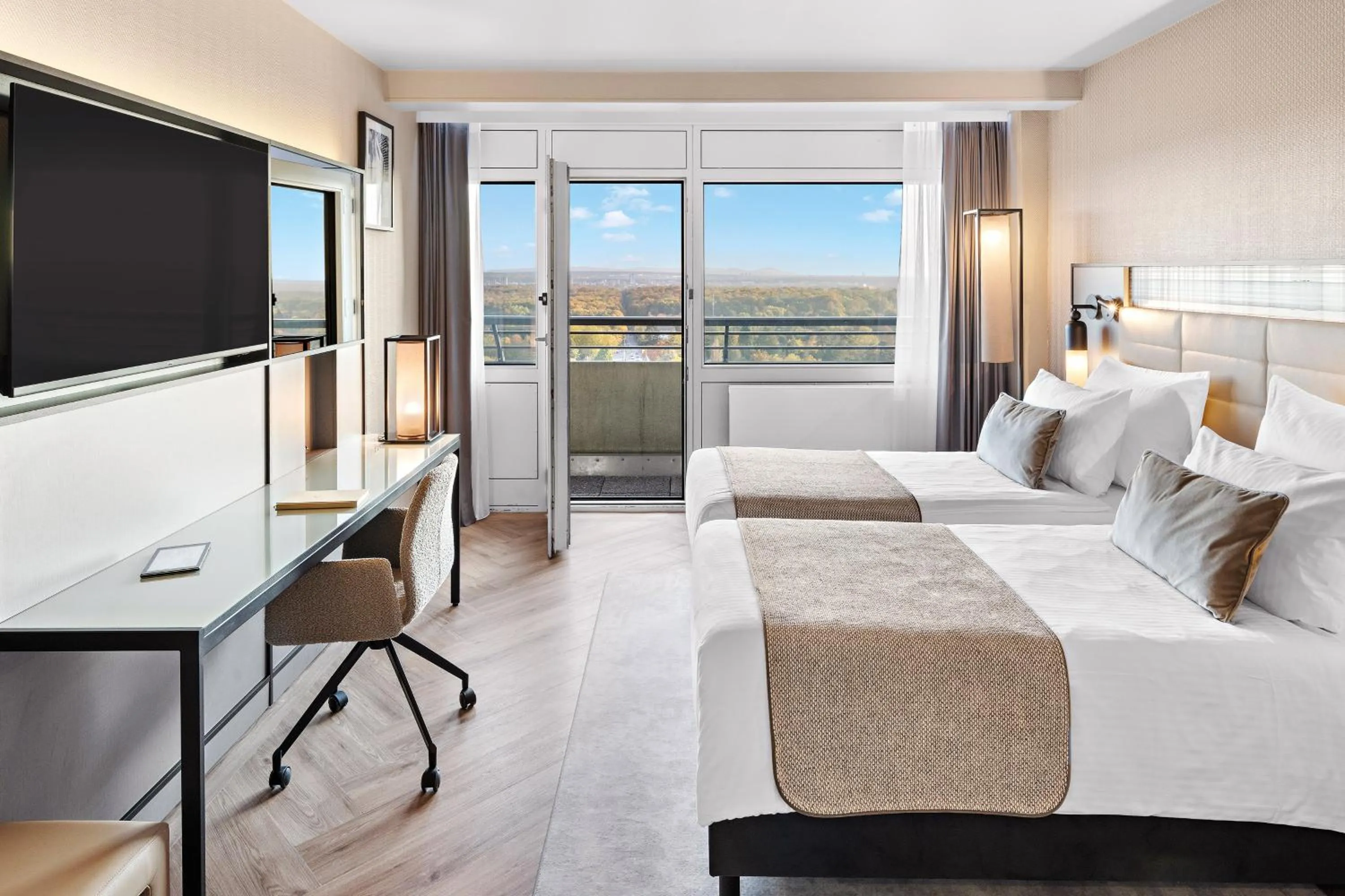 Bedroom, Bed in Leonardo Royal Hotel Frankfurt