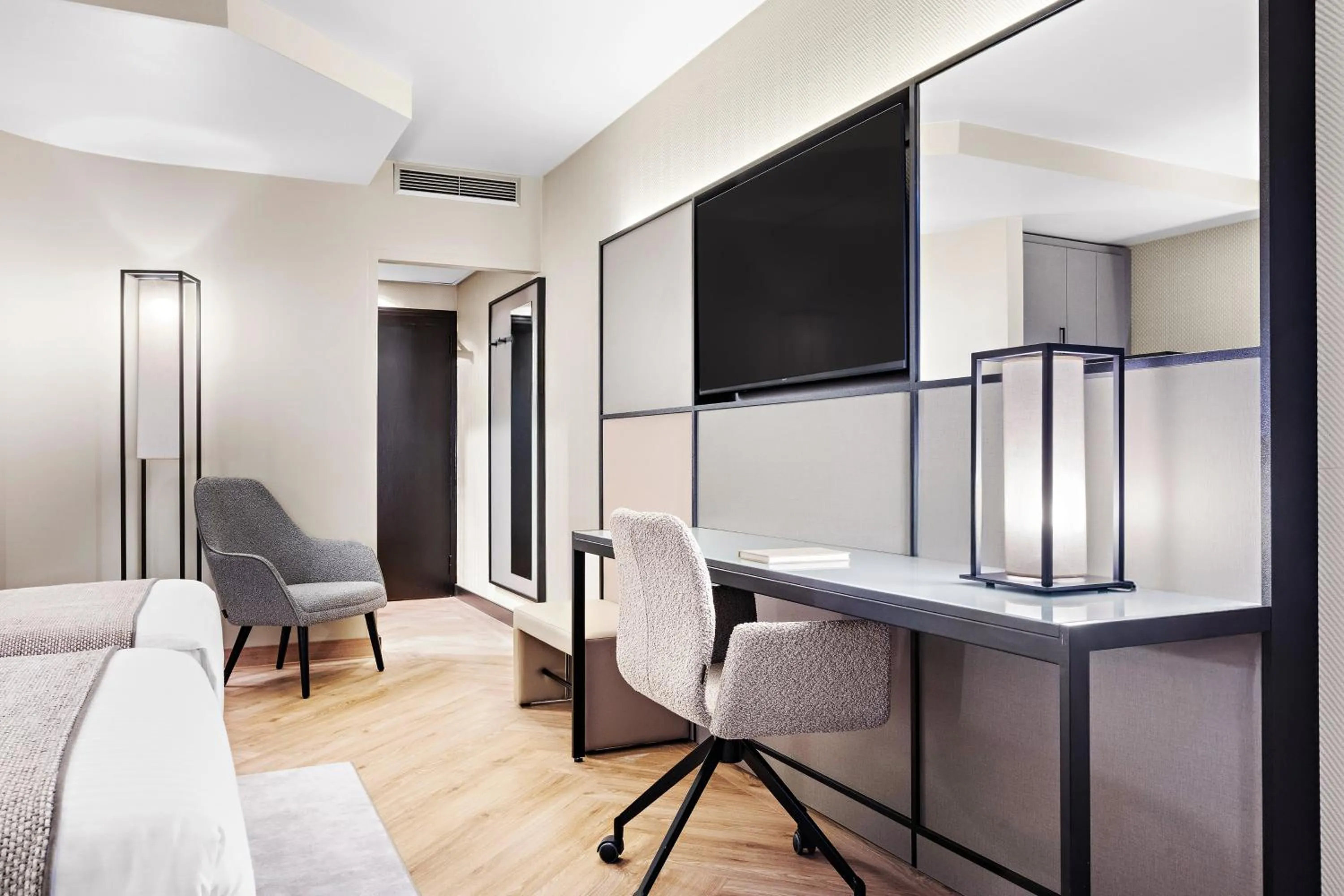 Bedroom, Bed in Leonardo Royal Hotel Frankfurt