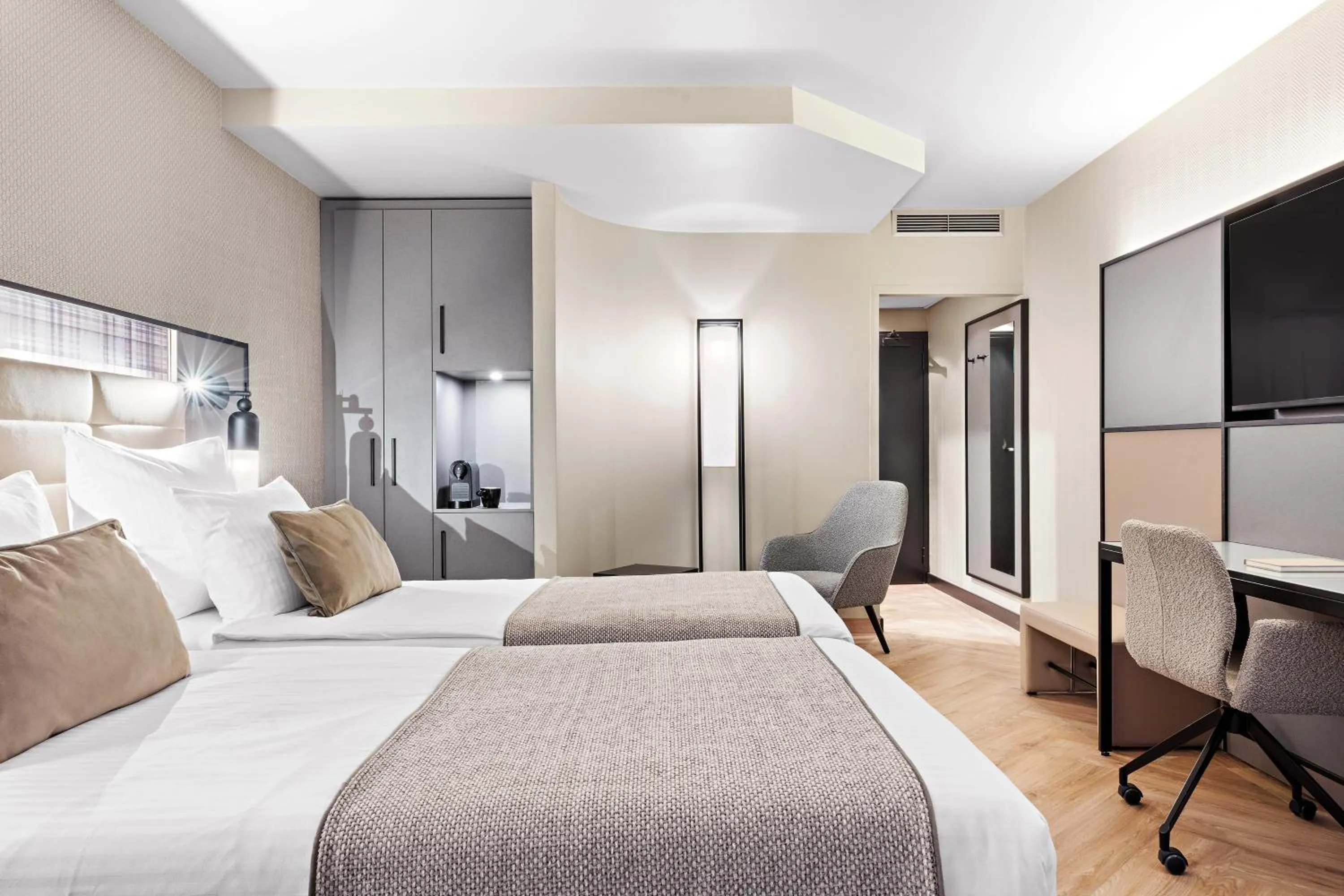 Bedroom, Bed in Leonardo Royal Hotel Frankfurt