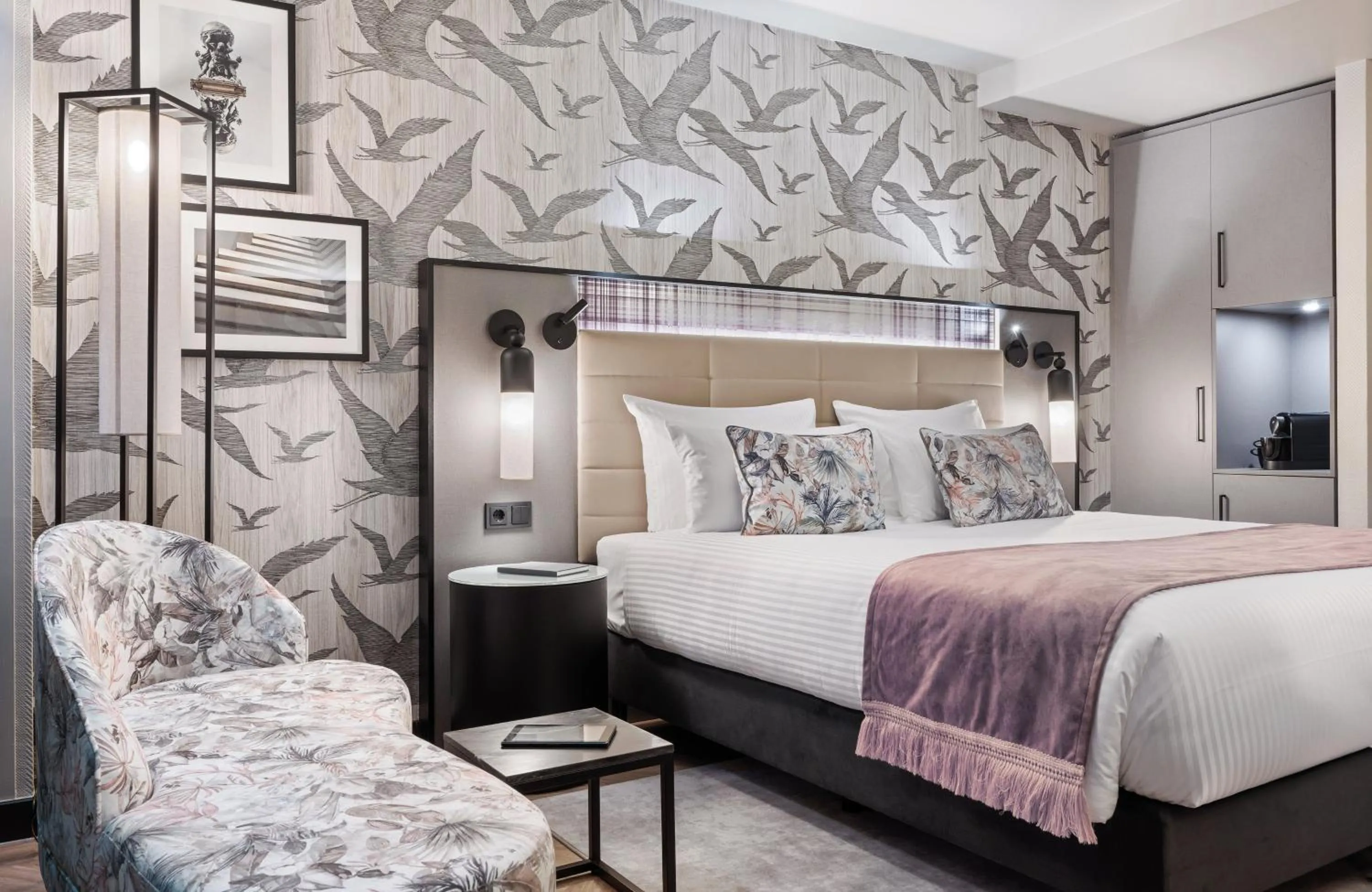 Photo of the whole room, Bed in Leonardo Royal Hotel Frankfurt