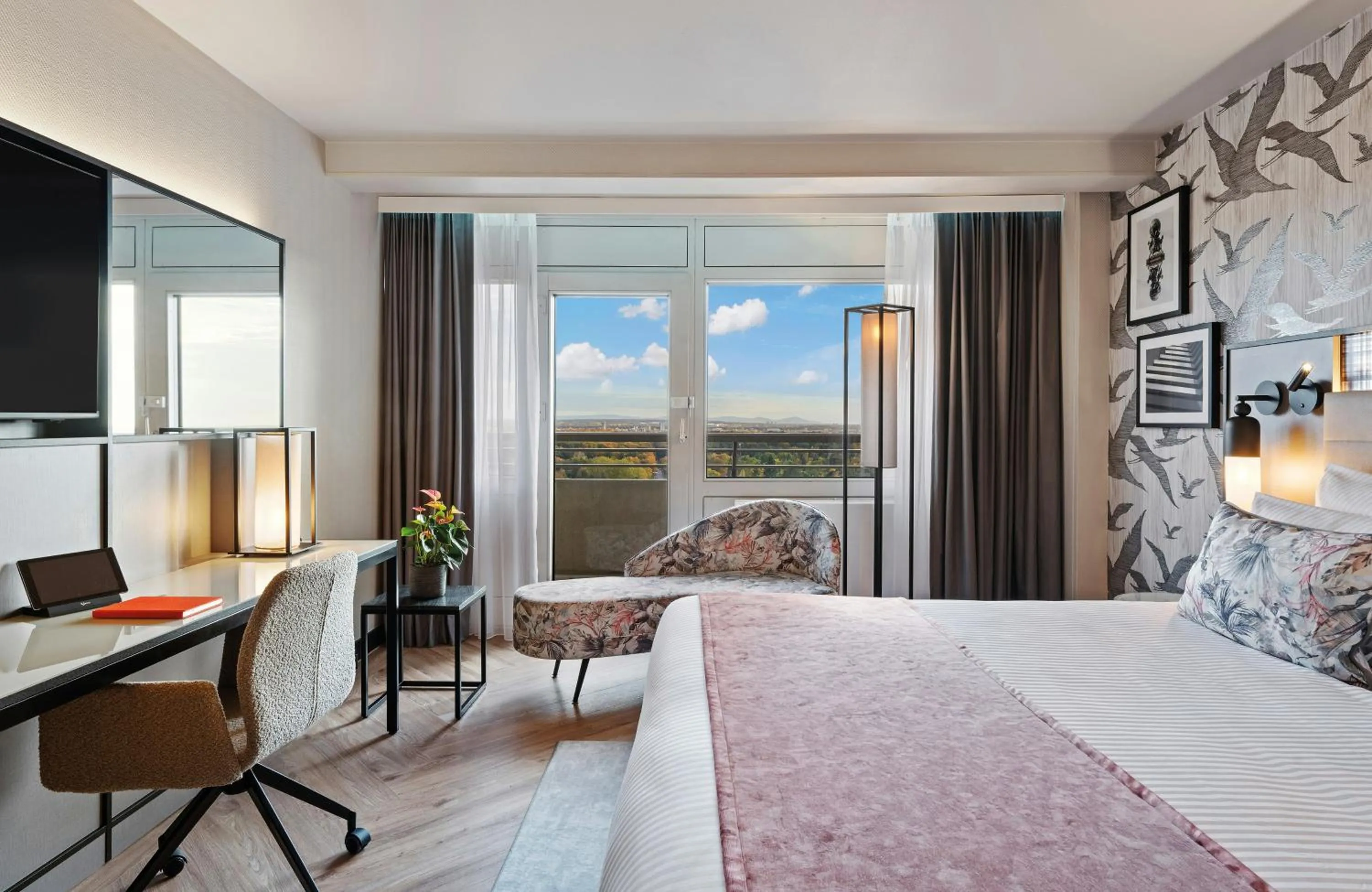 Photo of the whole room, Bed in Leonardo Royal Hotel Frankfurt