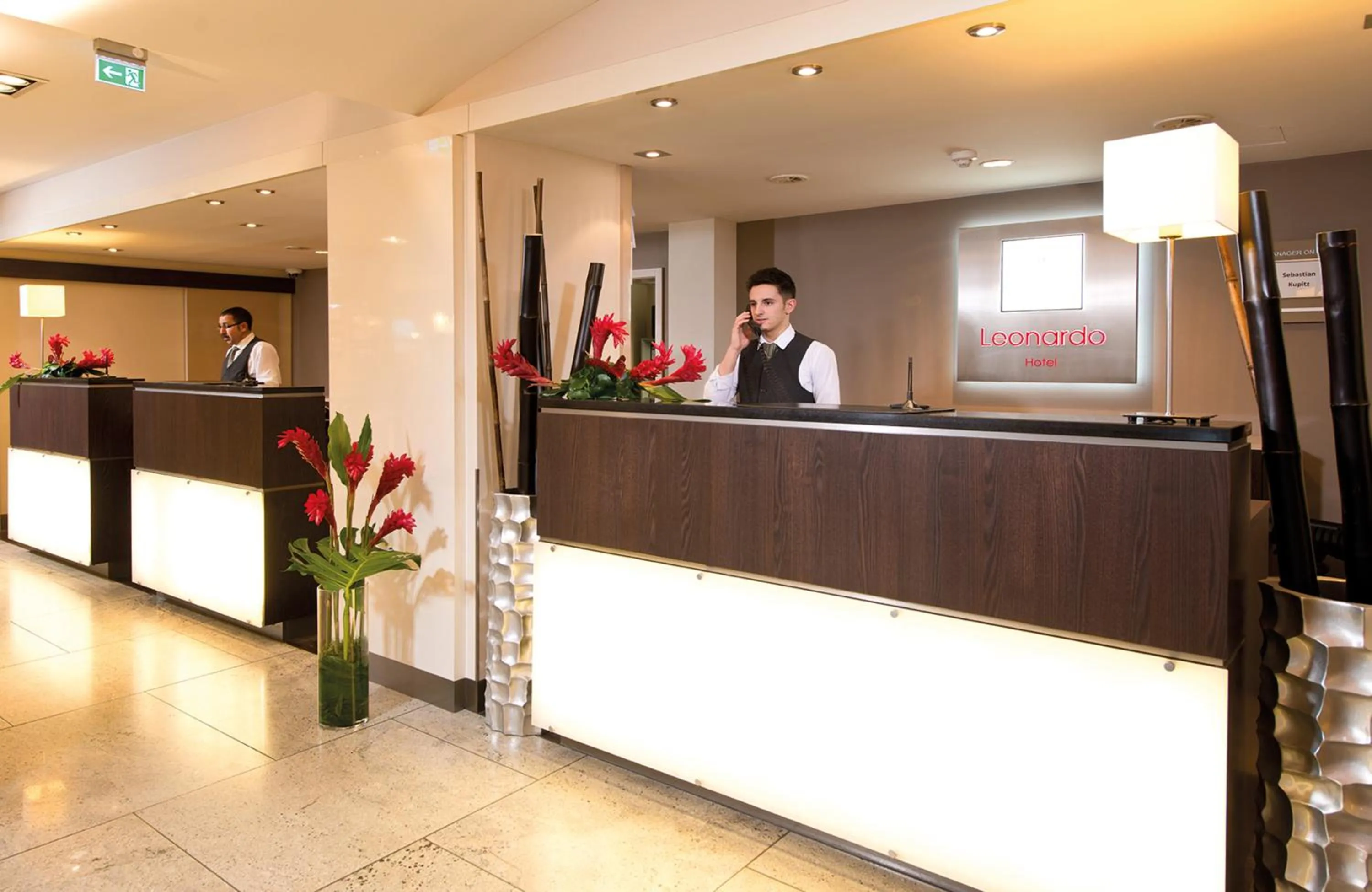 Lobby or reception in Leonardo Hotel Hannover Airport