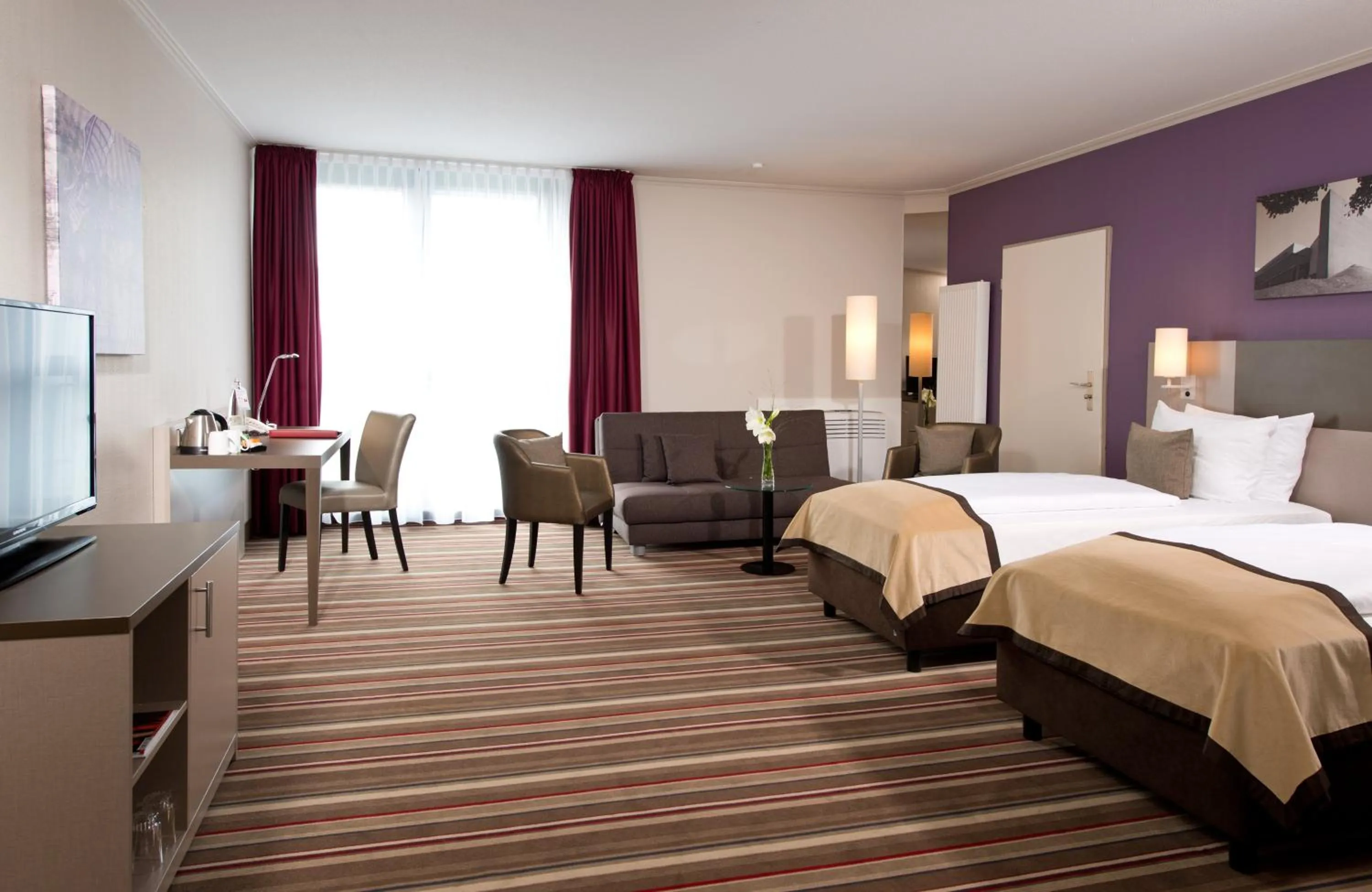 Photo of the whole room, Bed in Leonardo Hotel Hannover Airport