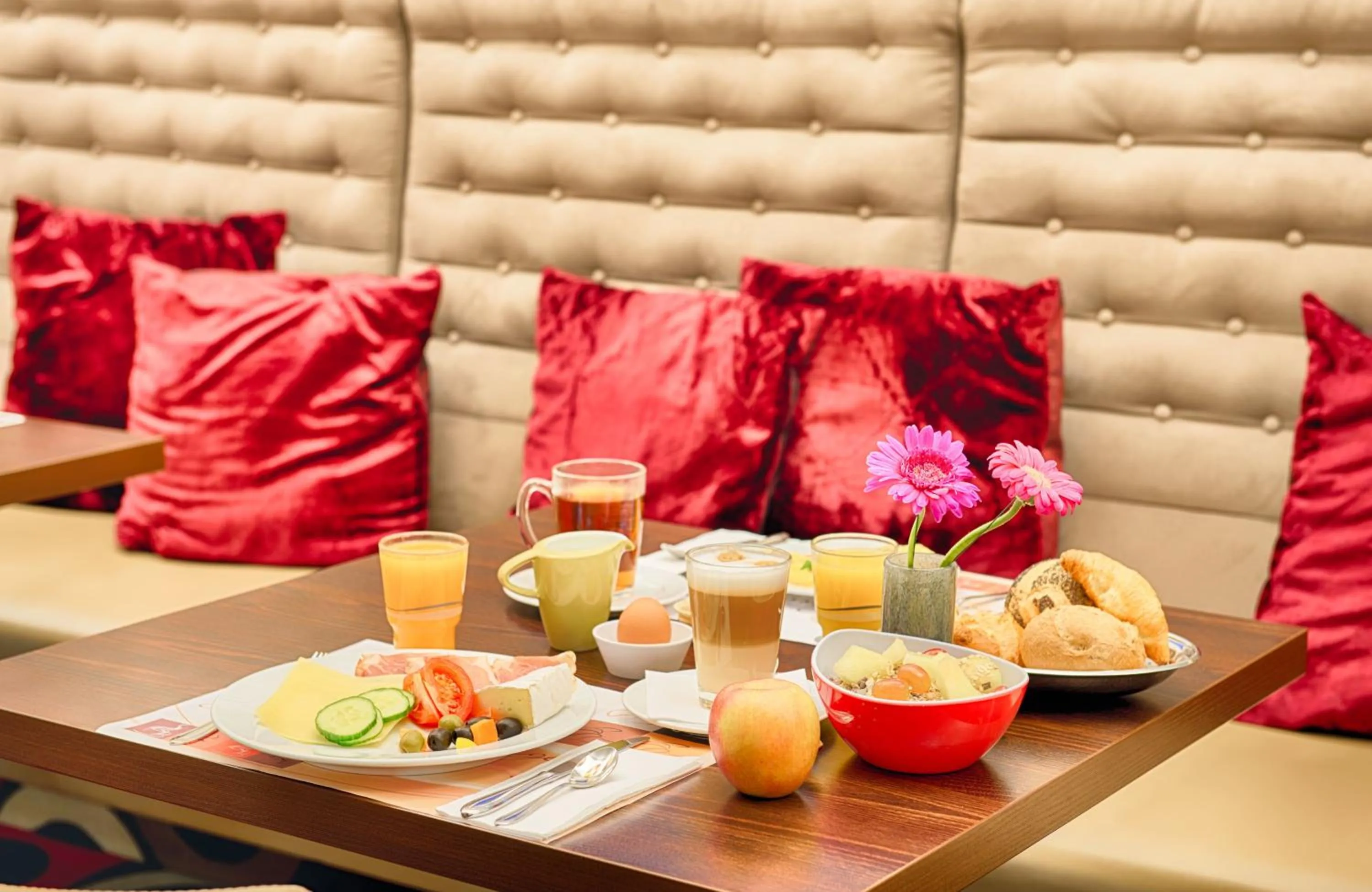 Breakfast in Leonardo Hotel Hannover Airport